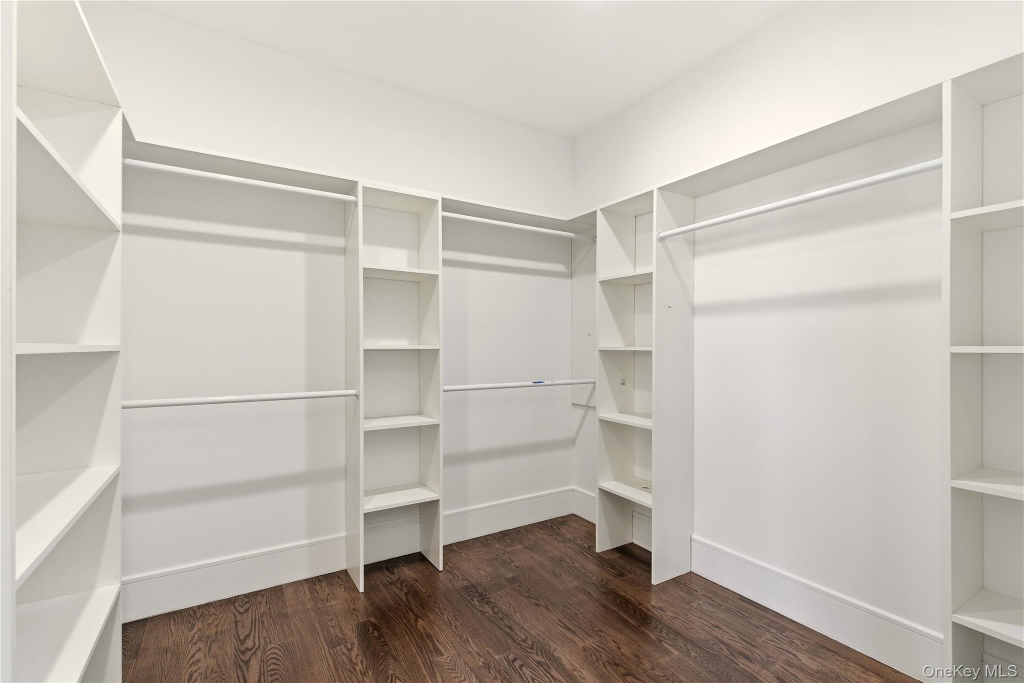 12 Lee Avenue, Albertson, NY 11507