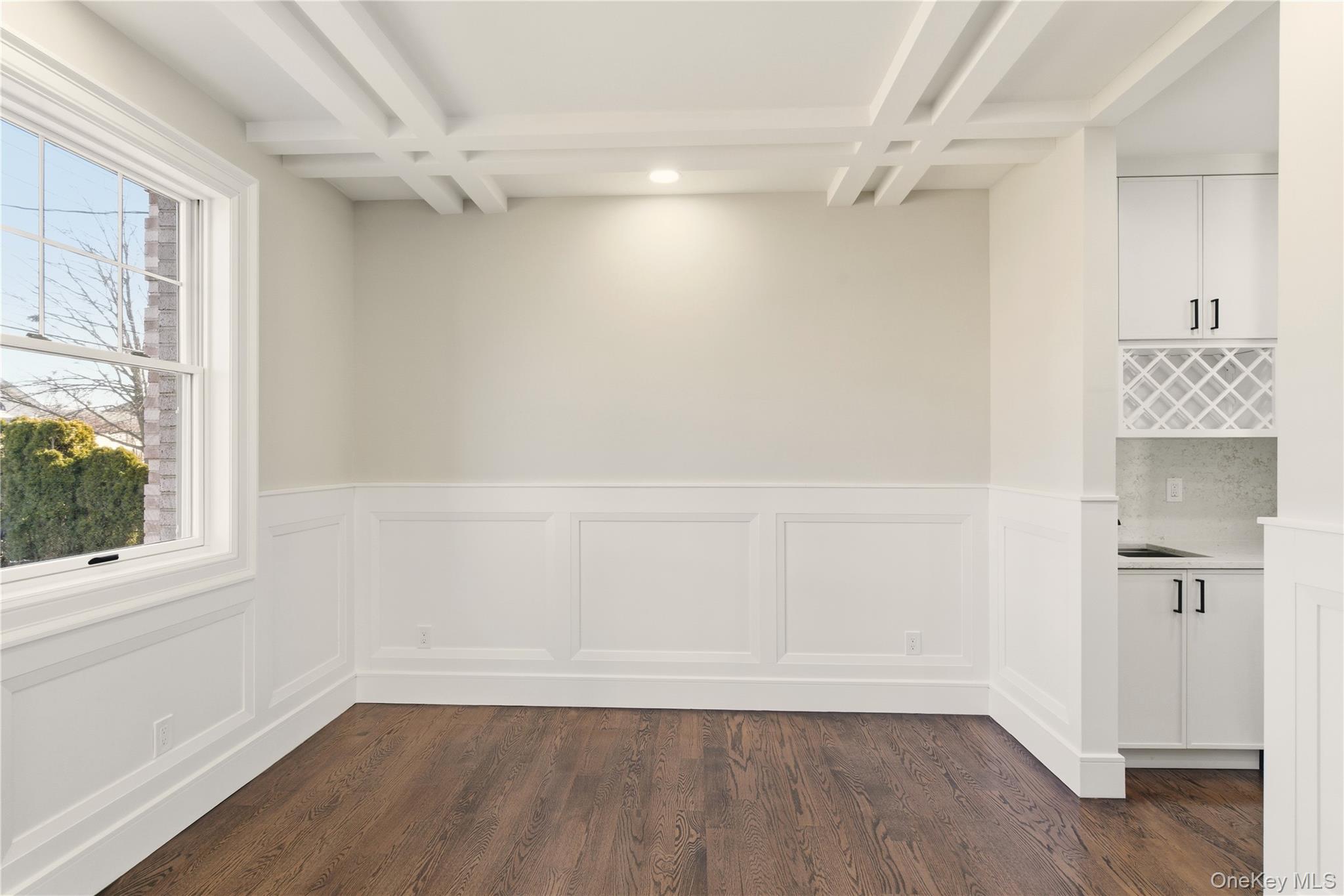 12 Lee Avenue, Albertson, NY 11507