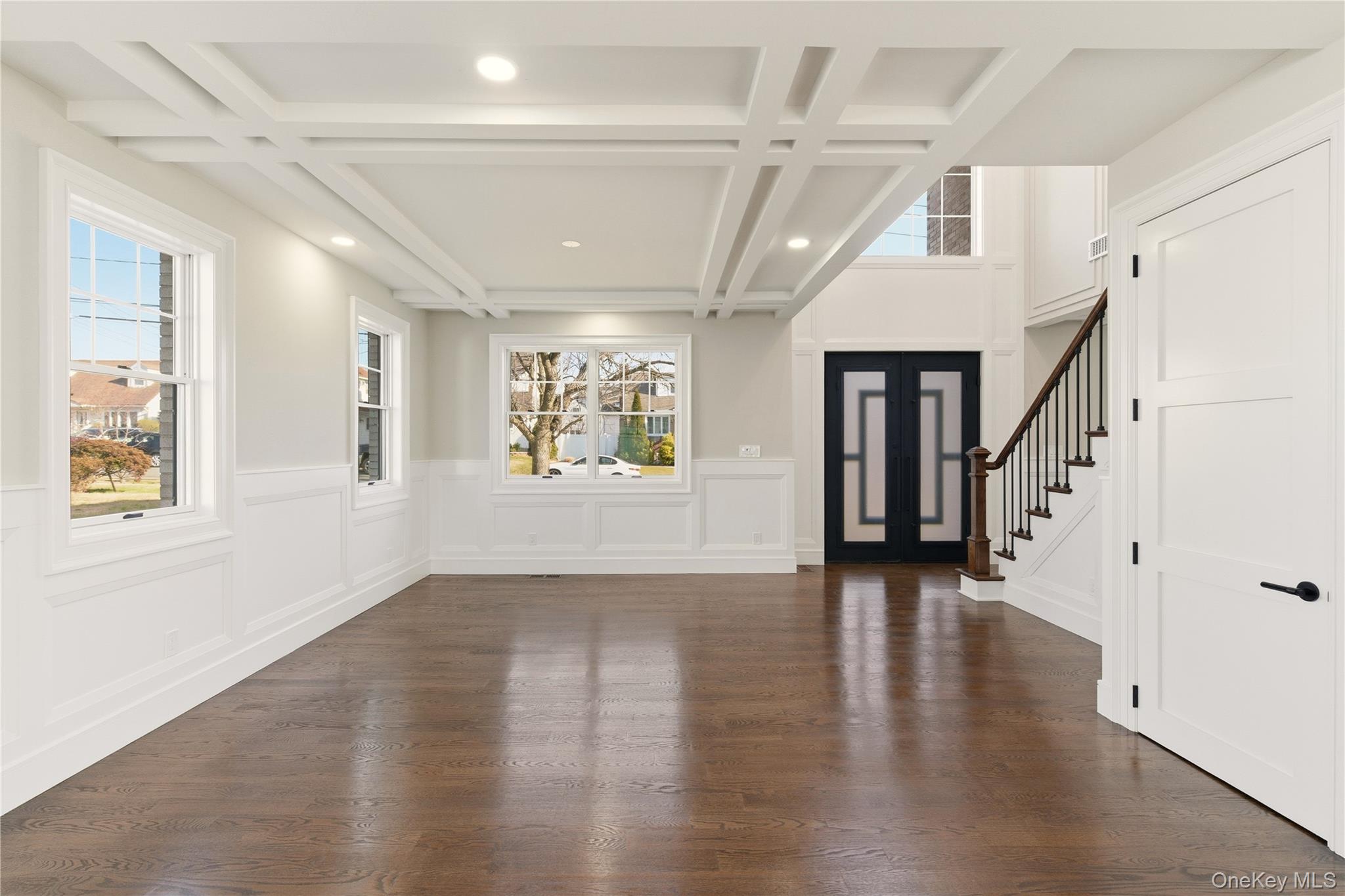 12 Lee Avenue, Albertson, NY 11507