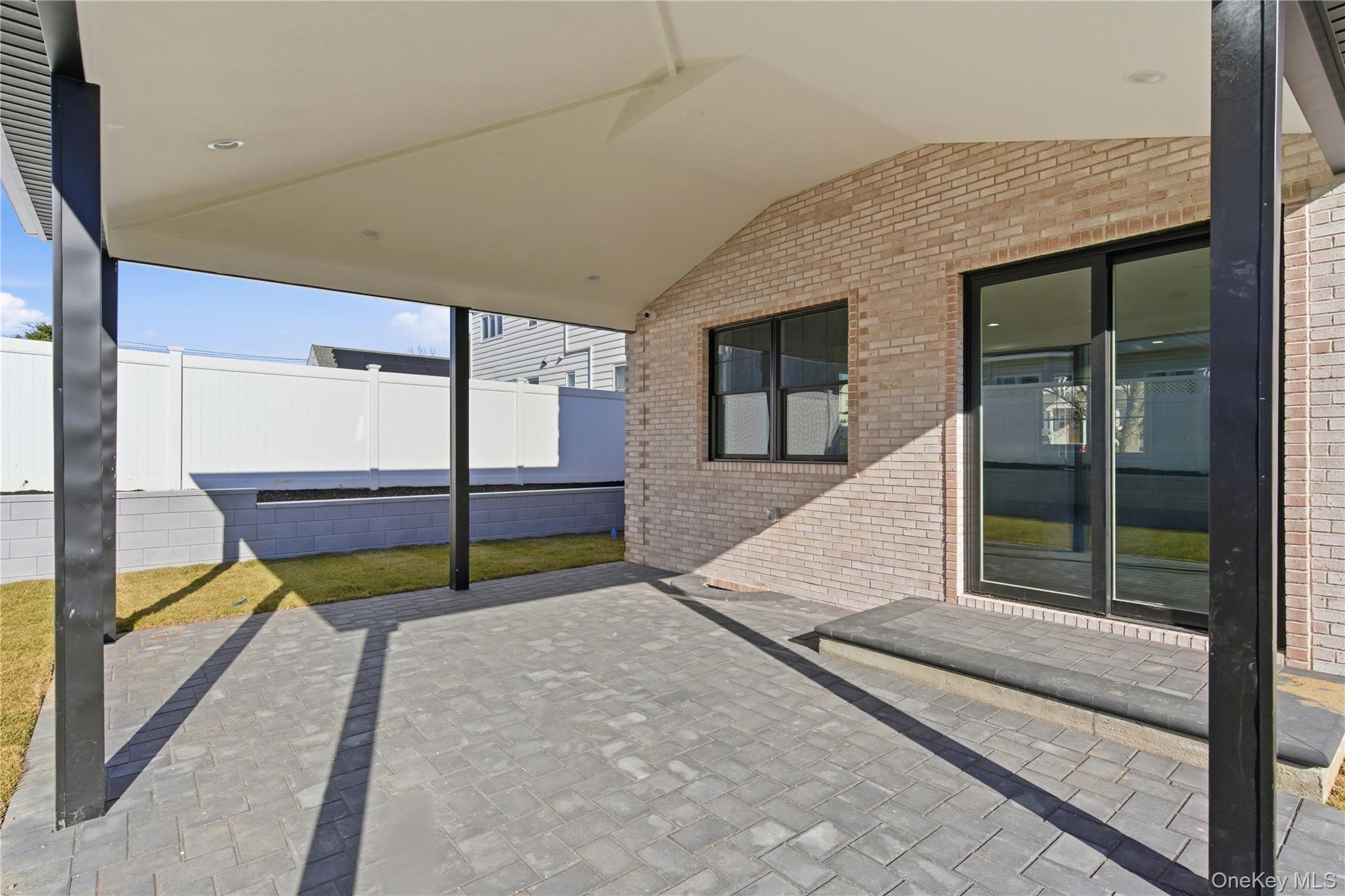 12 Lee Avenue, Albertson, NY 11507