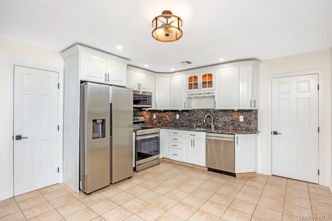 59 Nelson Road, Selden, NY 11784