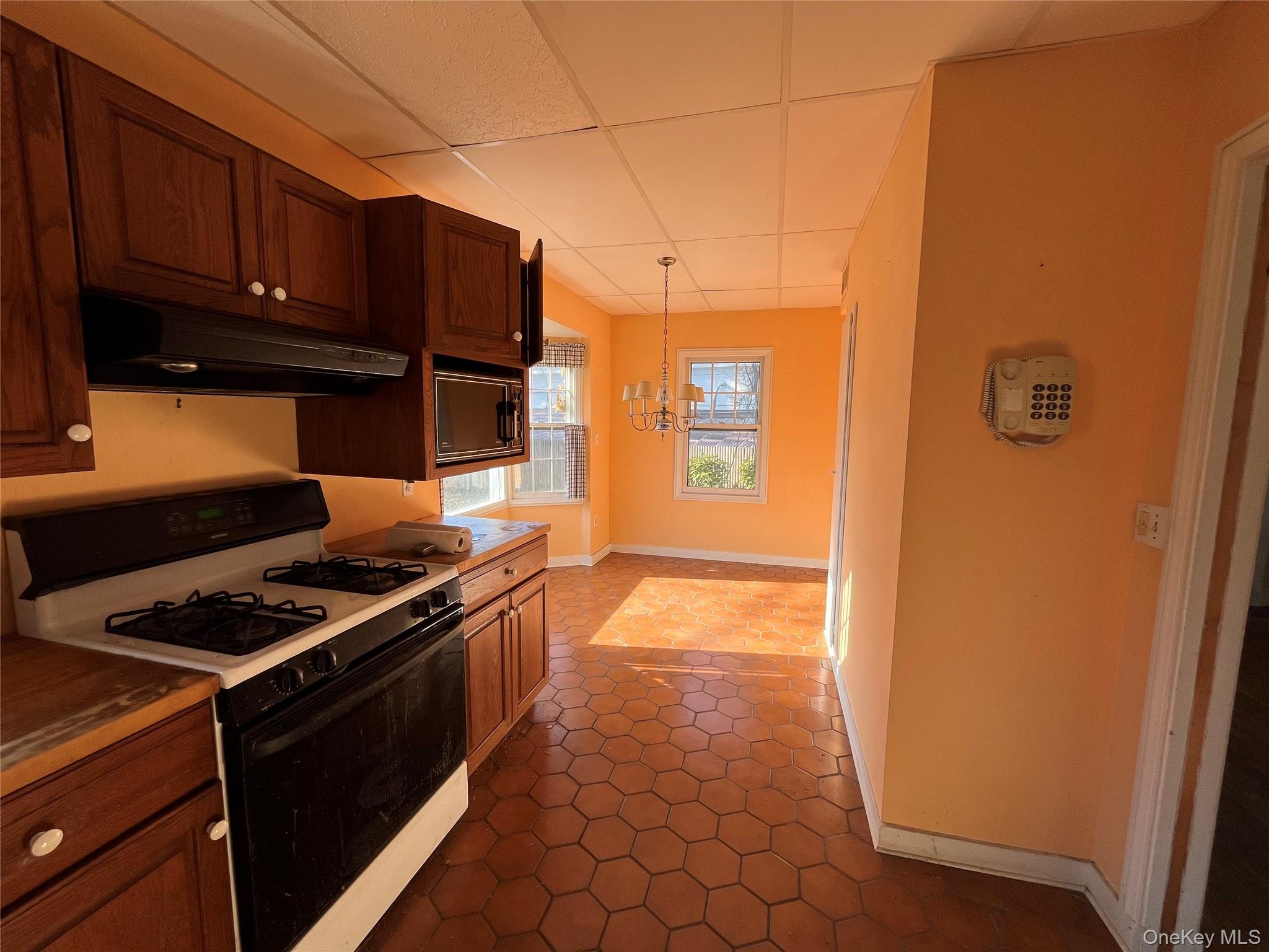 8 Ketewomoke Drive, Halesite, NY 11743