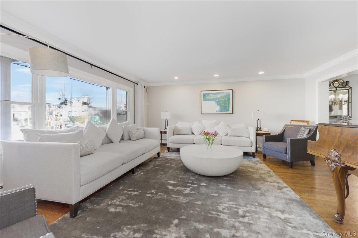 1495 bay Boulevard, Atlantic Beach, NY 11509