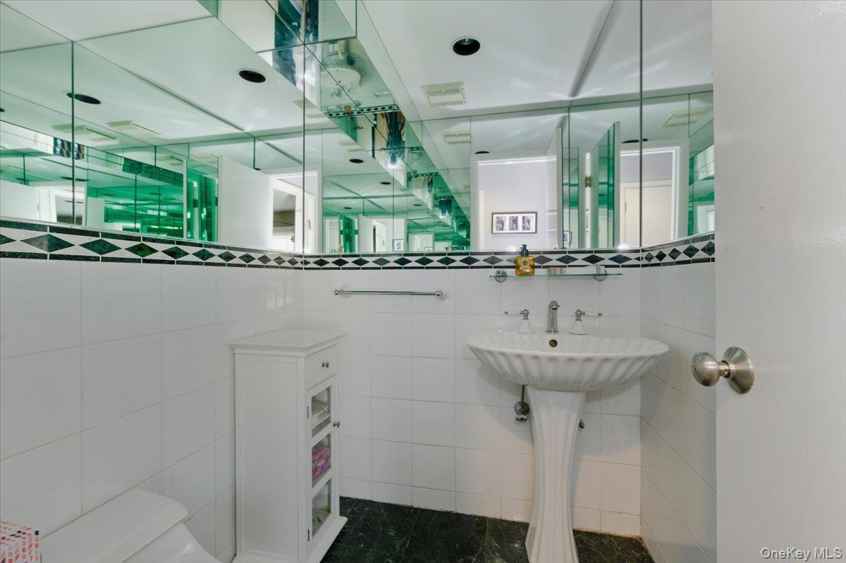 1495 bay Boulevard, Atlantic Beach, NY 11509