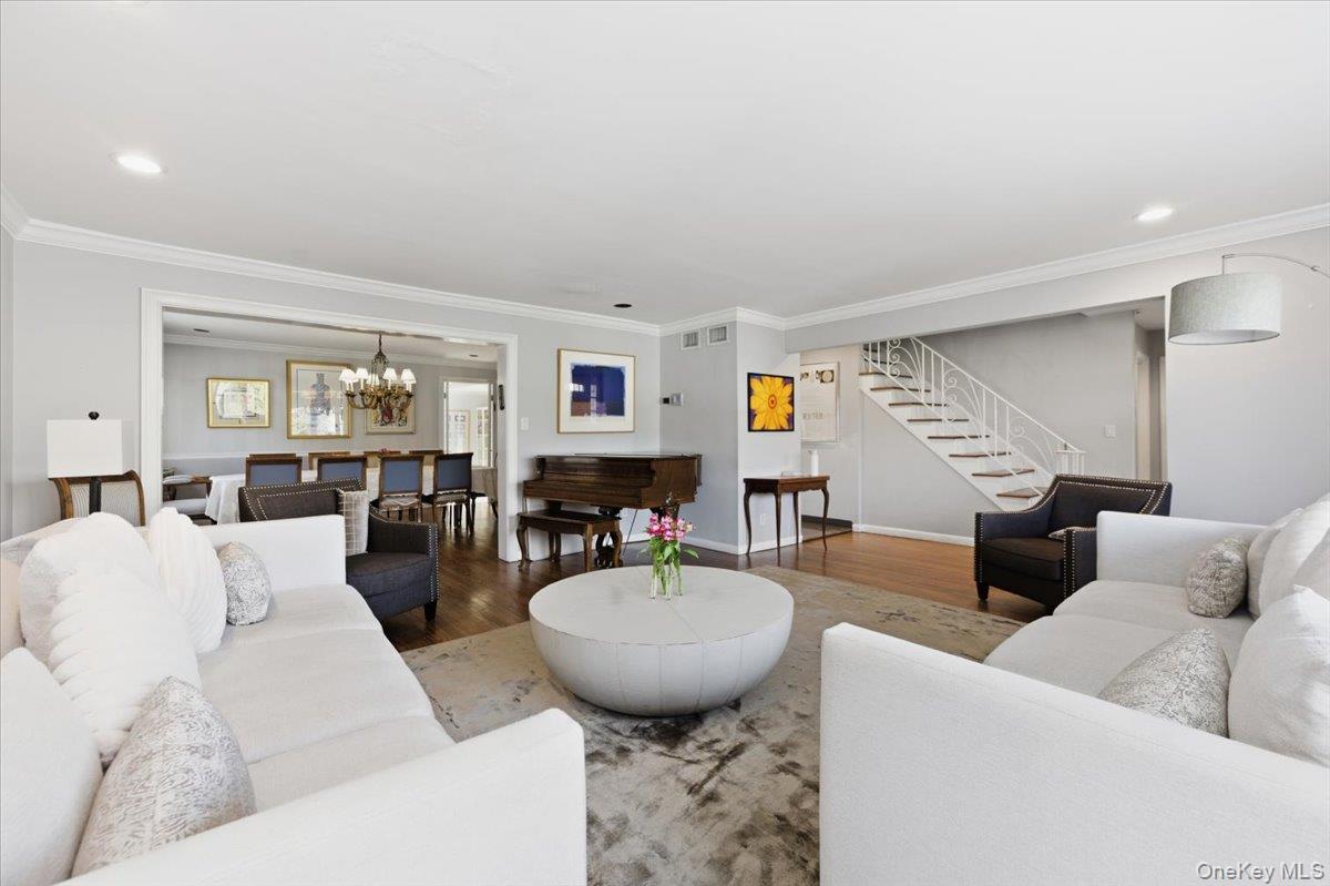 1495 bay Boulevard, Atlantic Beach, NY 11509