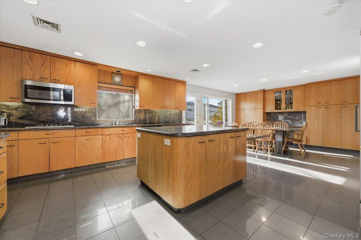 1495 bay Boulevard, Atlantic Beach, NY 11509