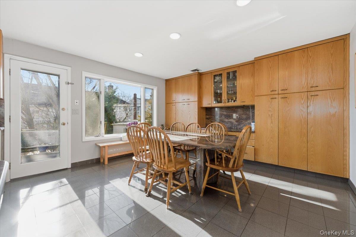 1495 bay Boulevard, Atlantic Beach, NY 11509