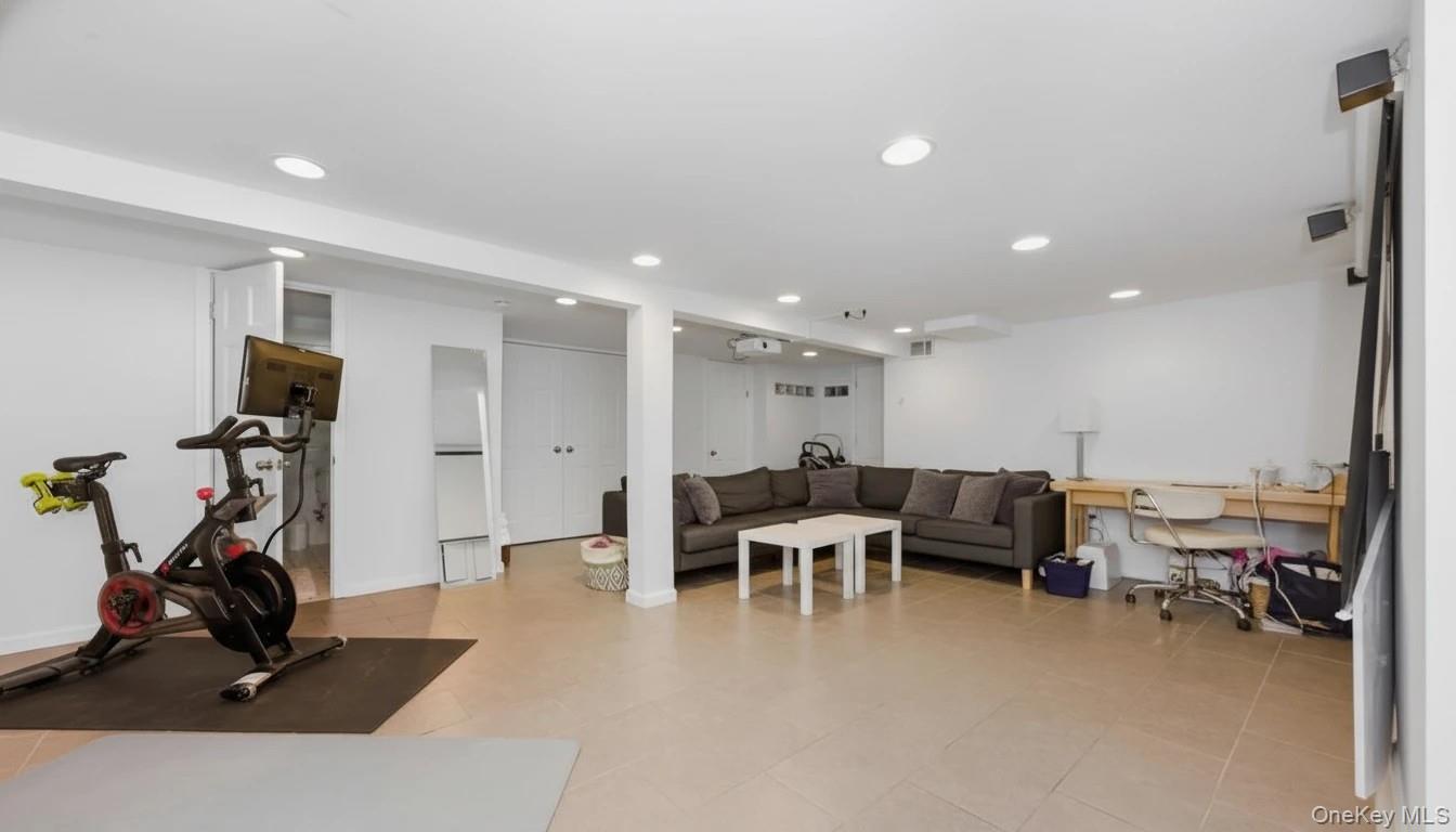 1495 bay Boulevard, Atlantic Beach, NY 11509