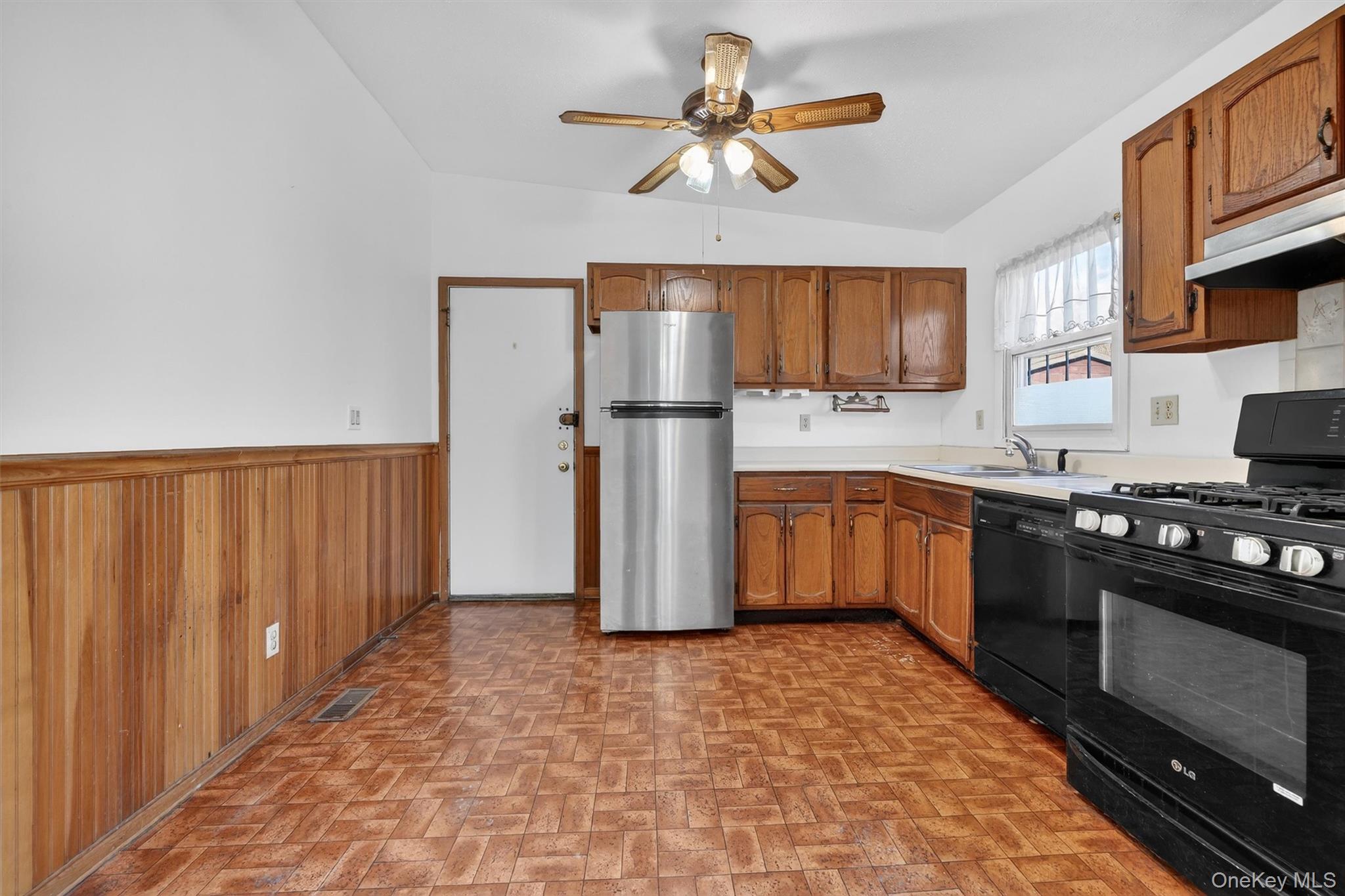 895 E 172nd Street, Bronx, NY 10460