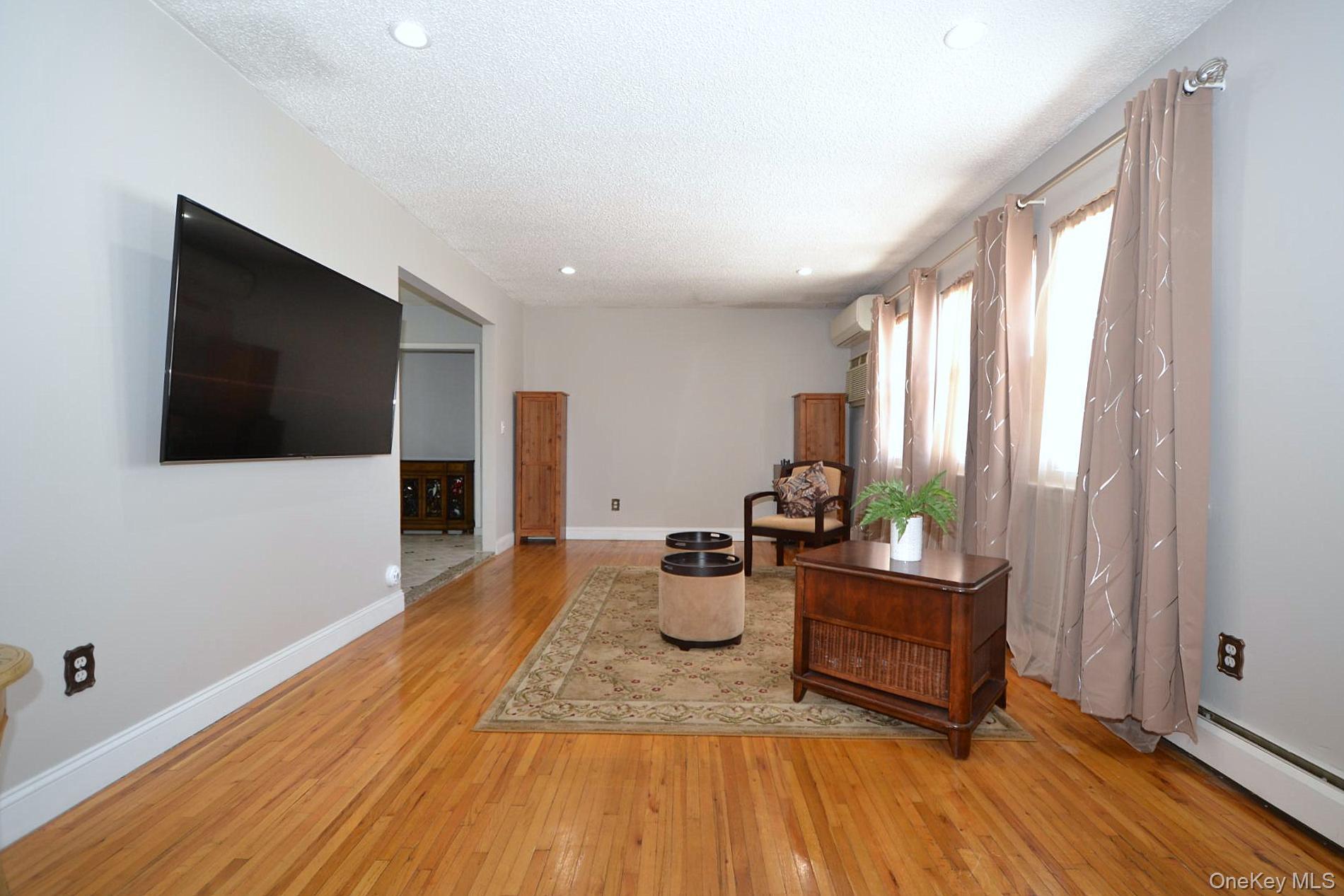 9 Tory Court, Holbrook, NY 11741