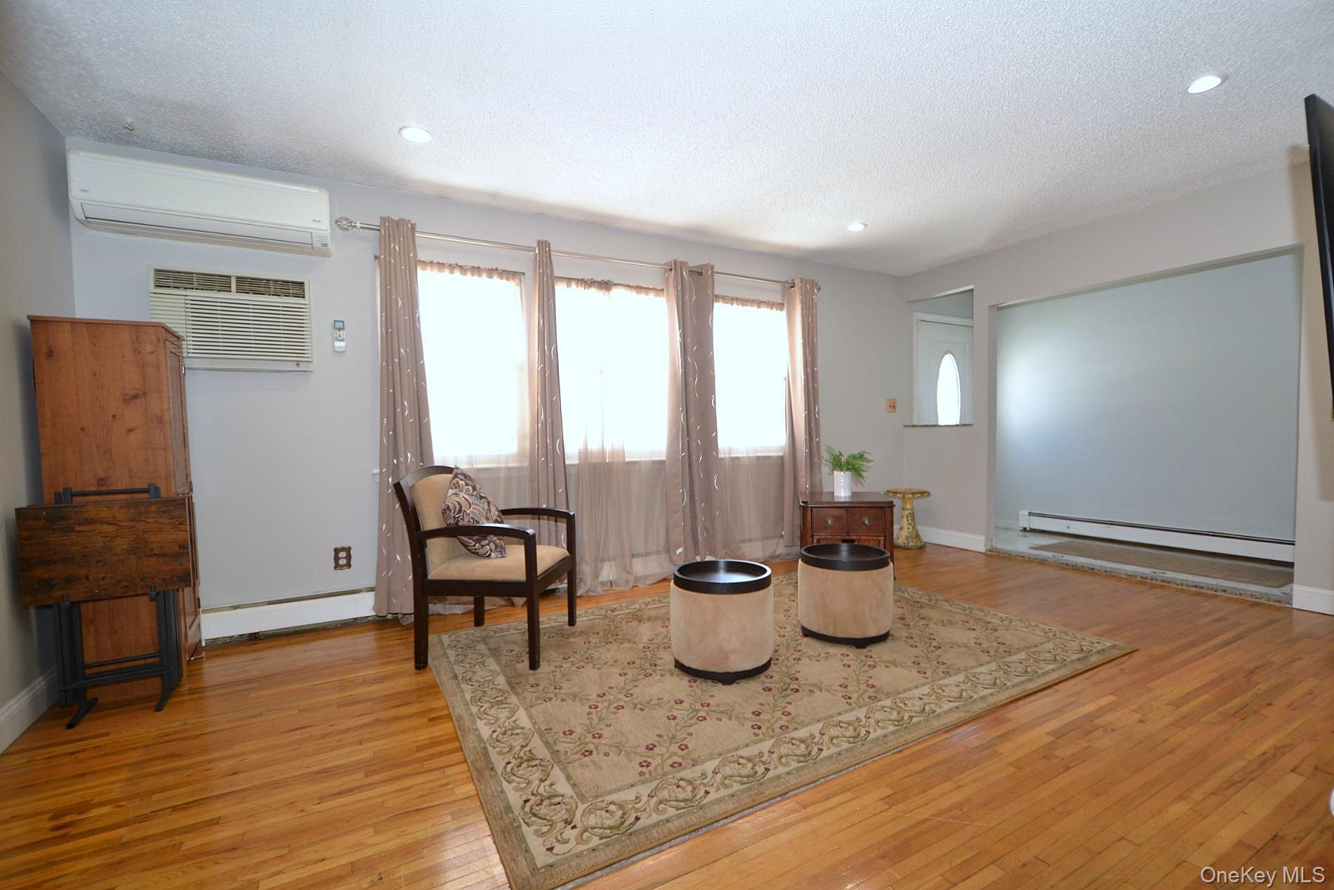 9 Tory Court, Holbrook, NY 11741