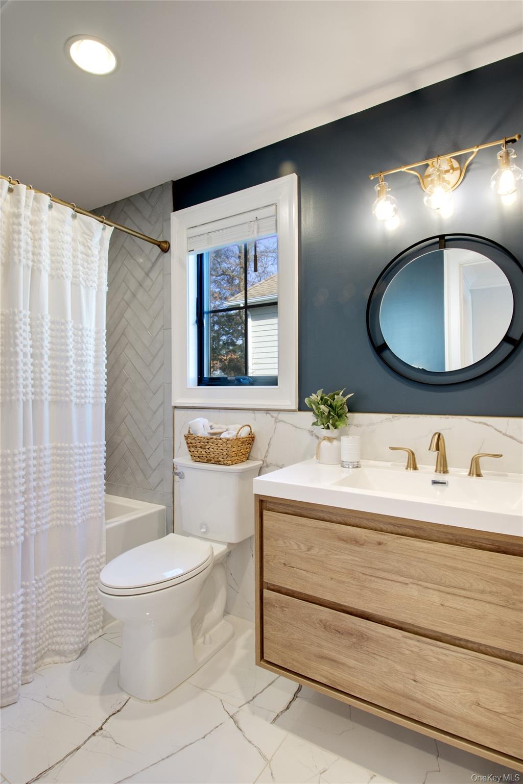 97 Bar Beach Road, Port Washington, NY 11050