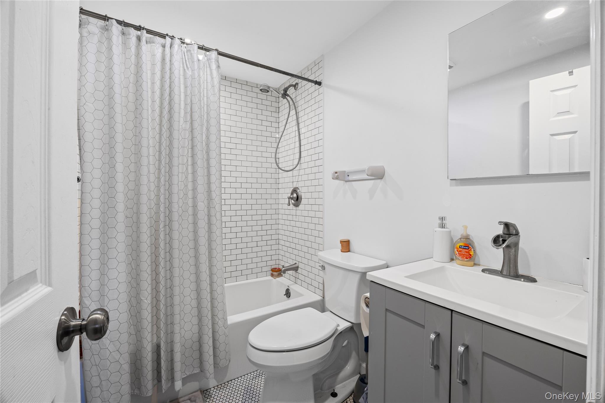 12 Yellowstone Court, Coram, NY 11727