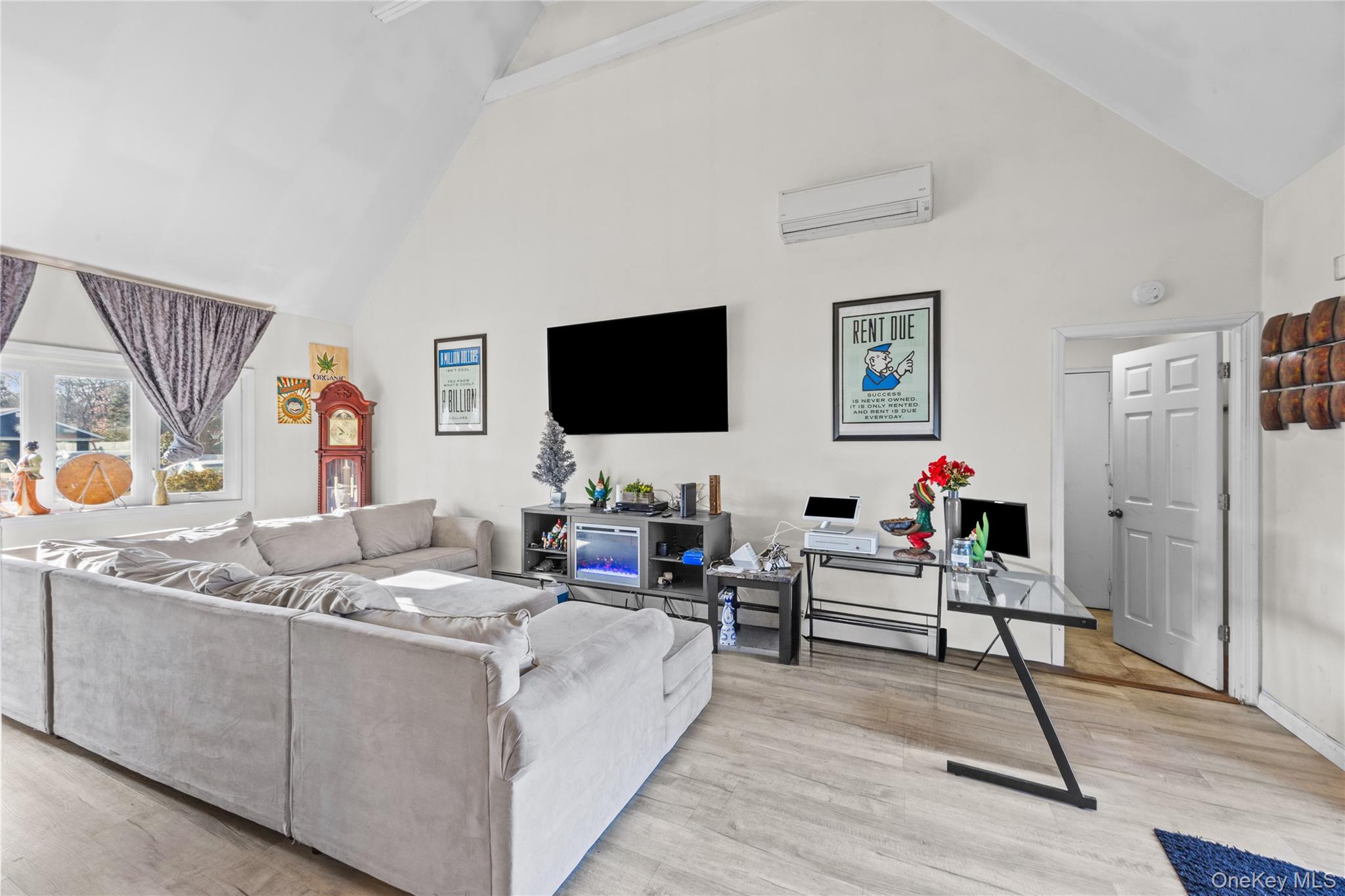 12 Yellowstone Court, Coram, NY 11727