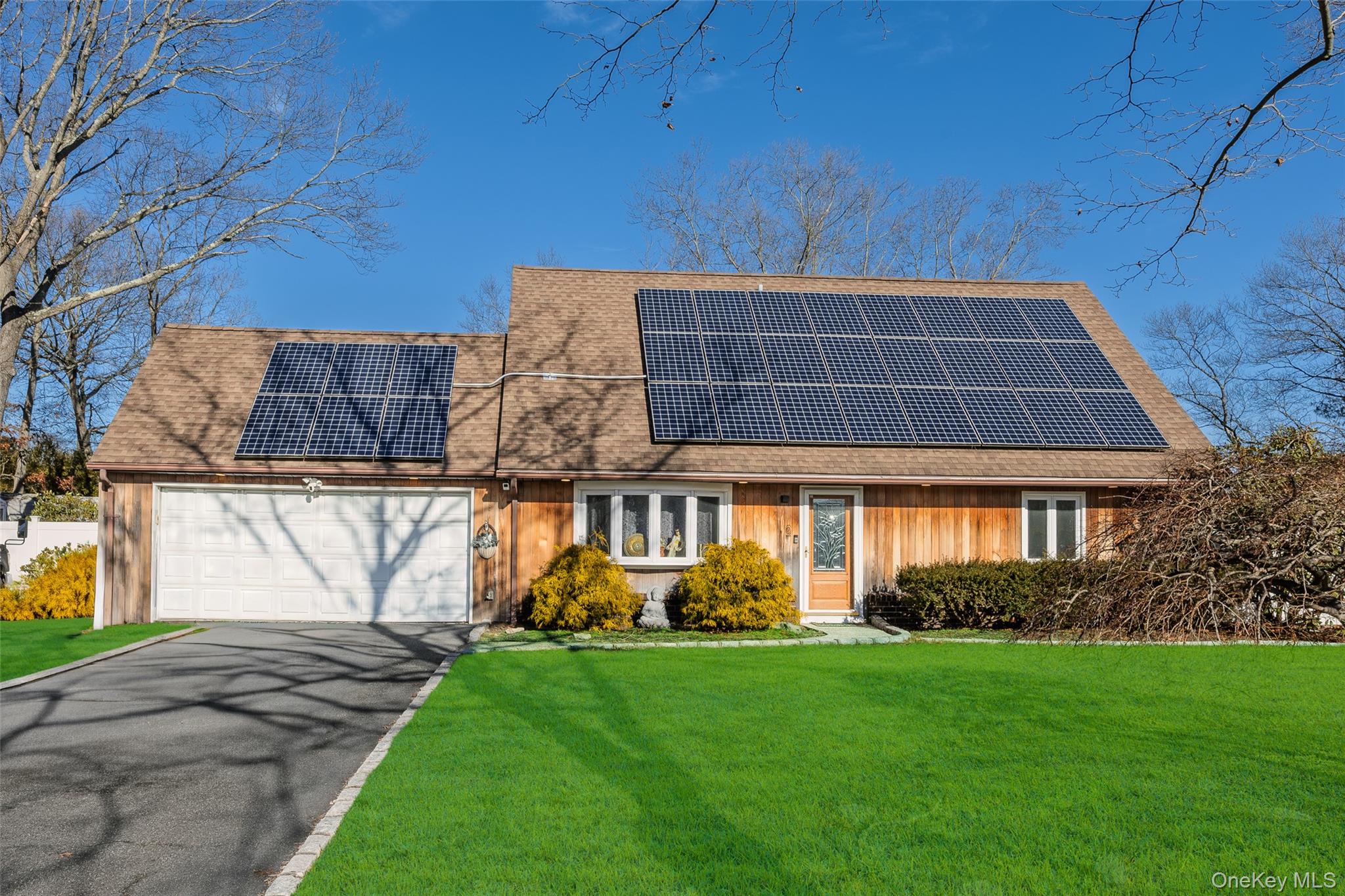 12 Yellowstone Court, Coram, NY 11727