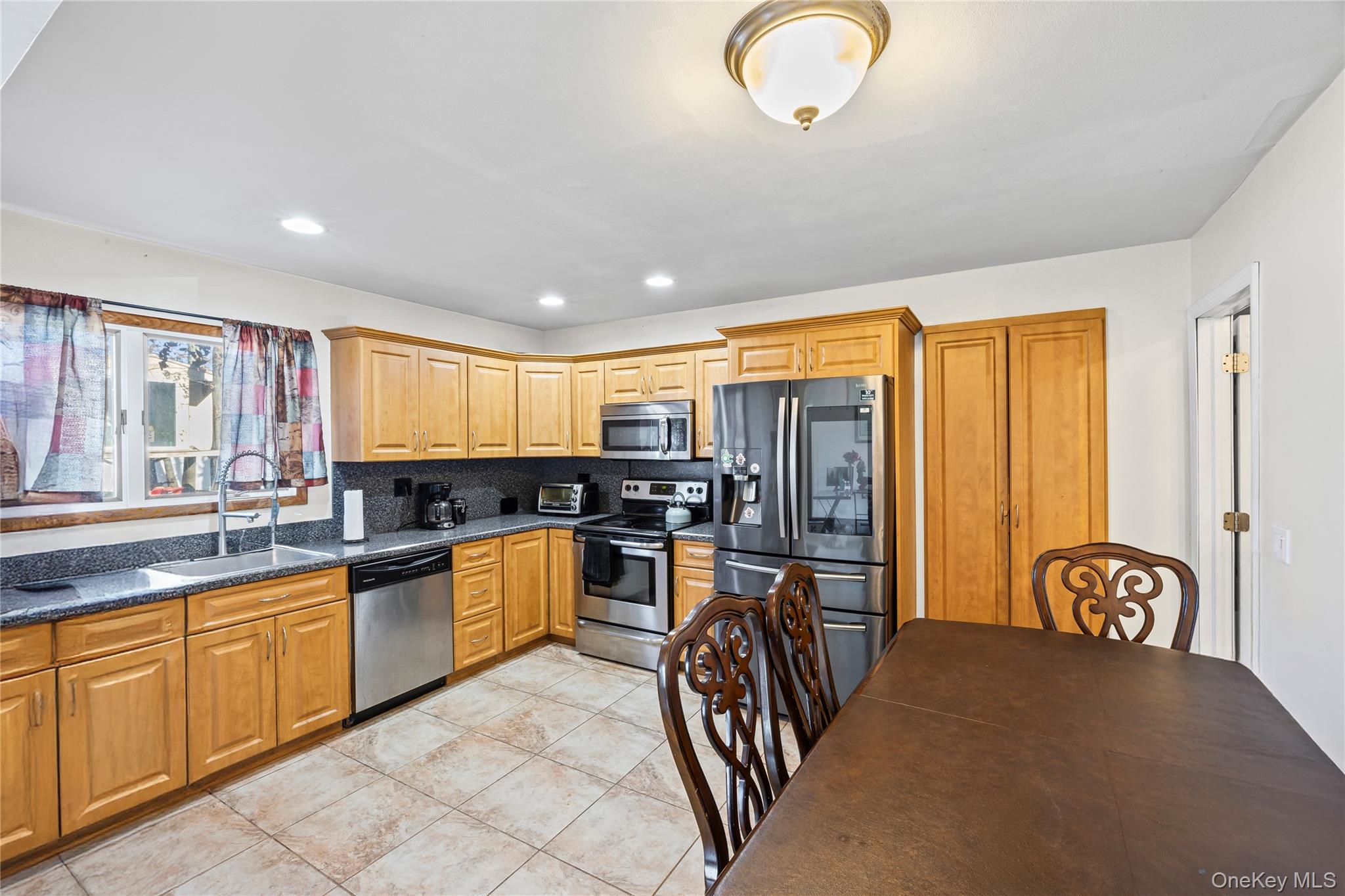 12 Yellowstone Court, Coram, NY 11727