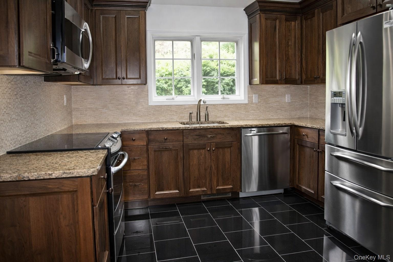 42 Clarewood Drive, Hastings-on-Hudson, NY 10706