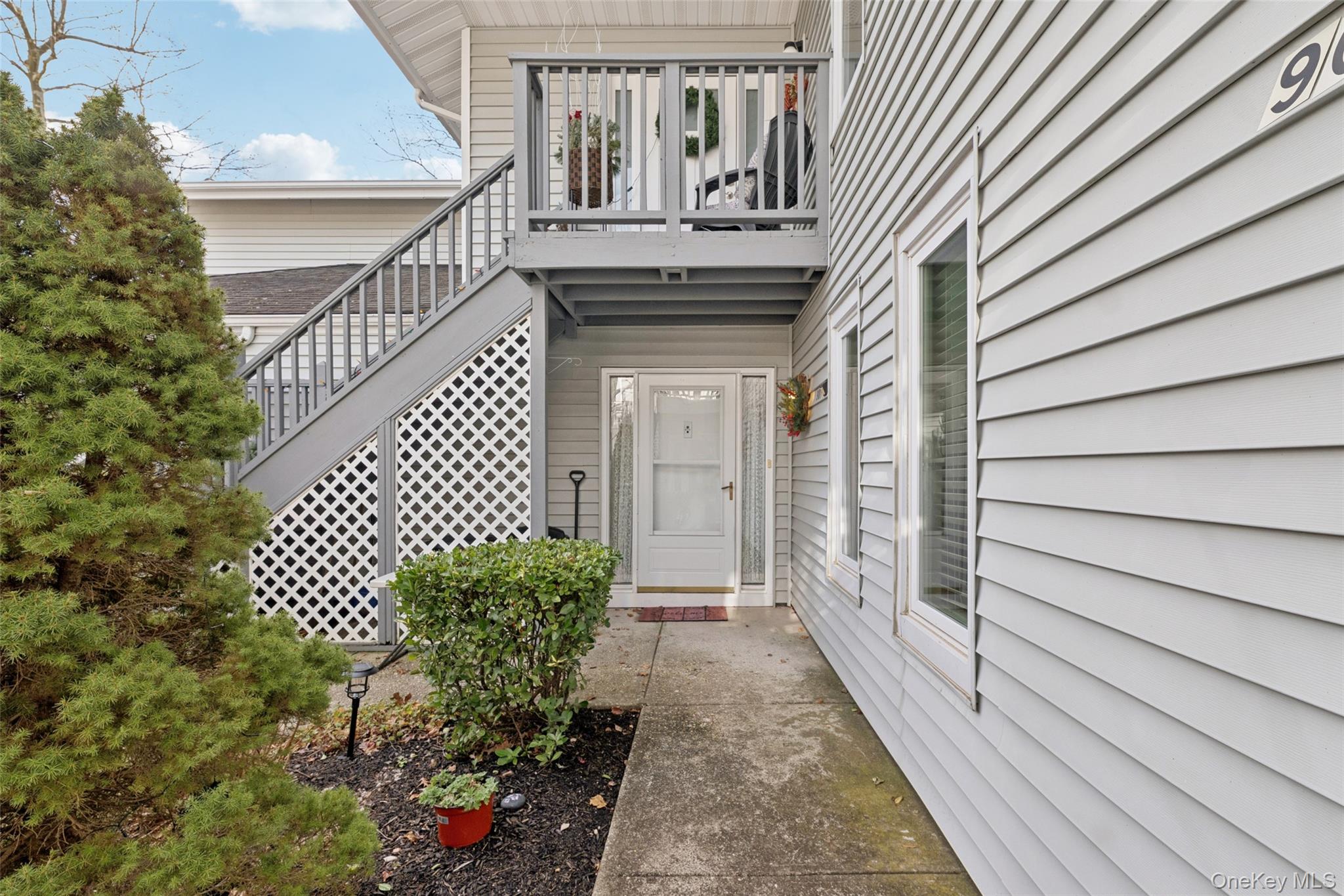 901 Fenway Road, Saint James, NY 11780