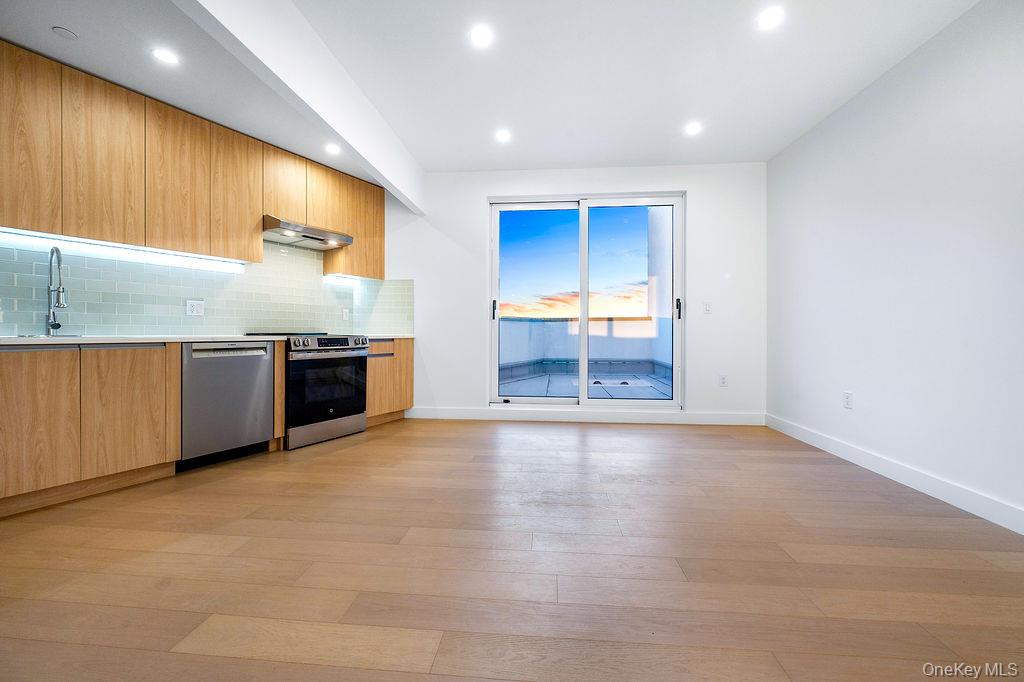 150-02 Northern Blvd # 6A, Flushing, NY 11354