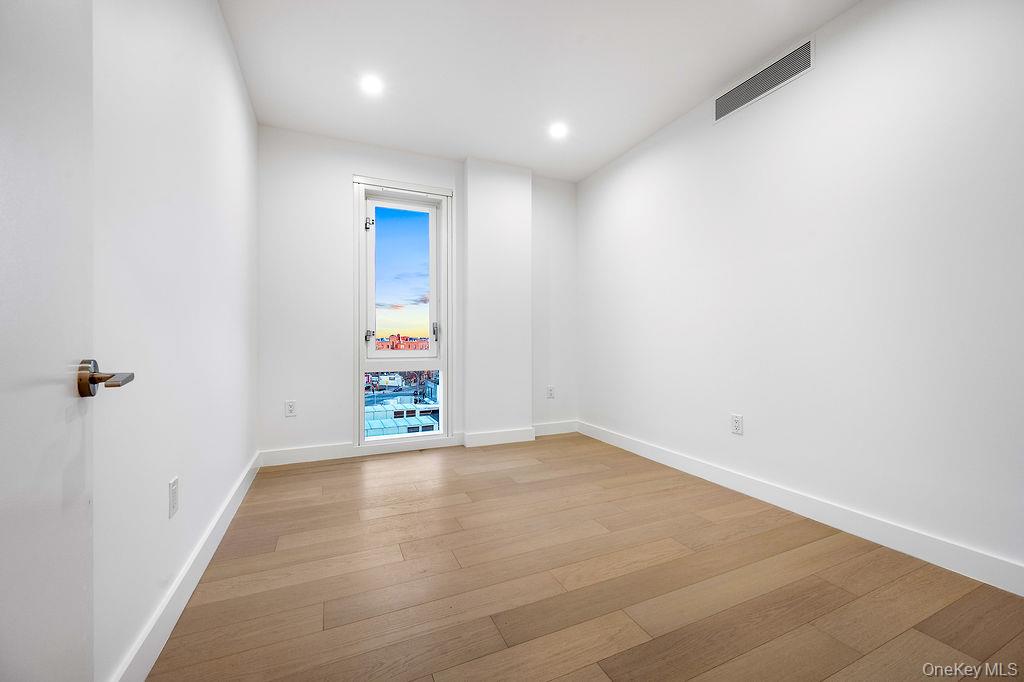 150-02 Northern Blvd # 6A, Flushing, NY 11354