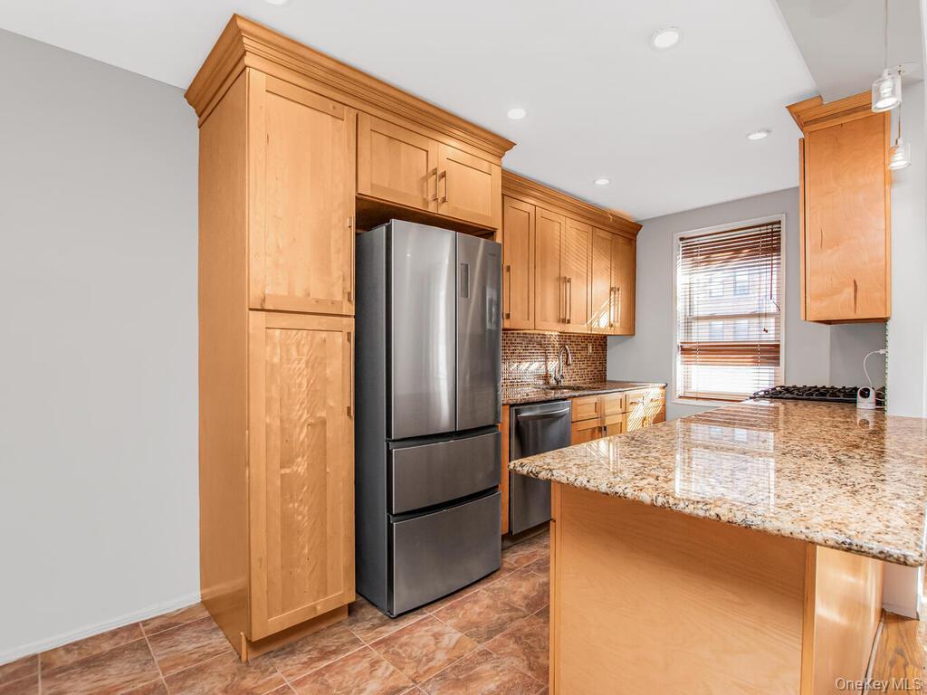 709 Warburton Ave # 3B, Yonkers, NY 10701