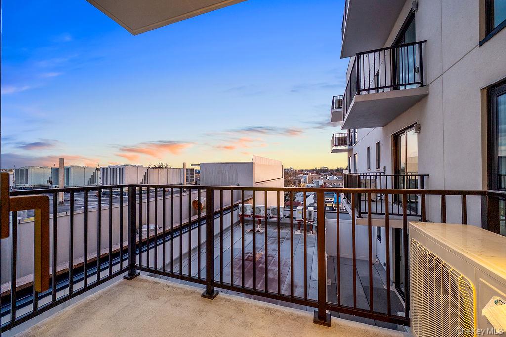 150-02 Northern Blvd # 4J, Flushing, NY 11354