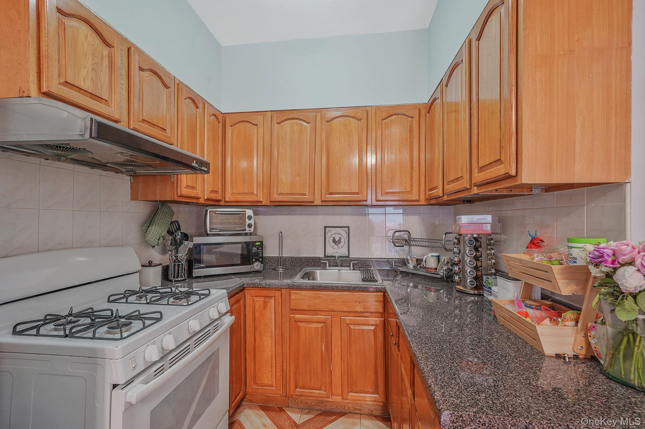 39 Debevoise Street, Brooklyn, NY 11206