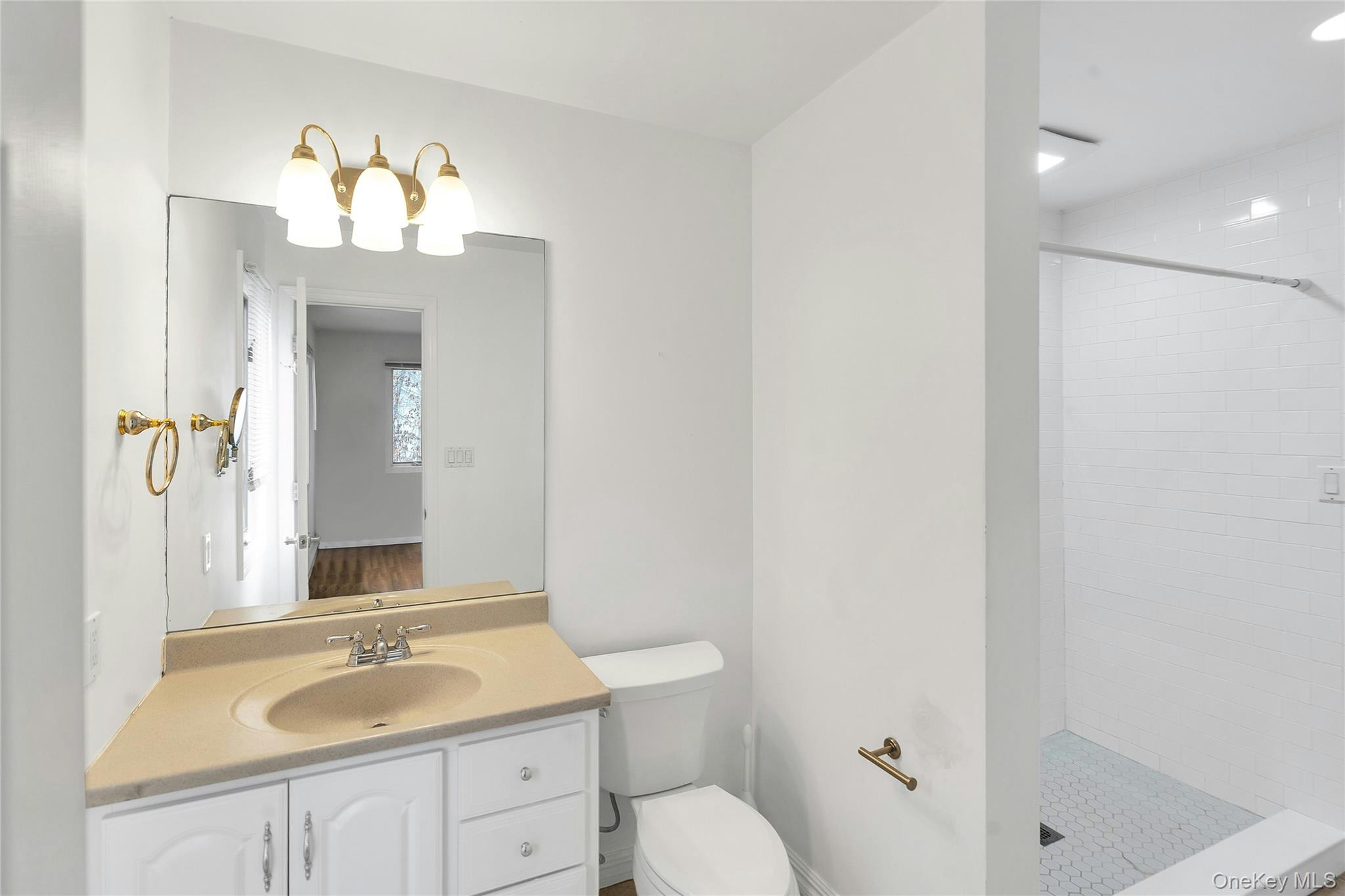 23 Bellows Terrace, Hampton Bays, NY 11946