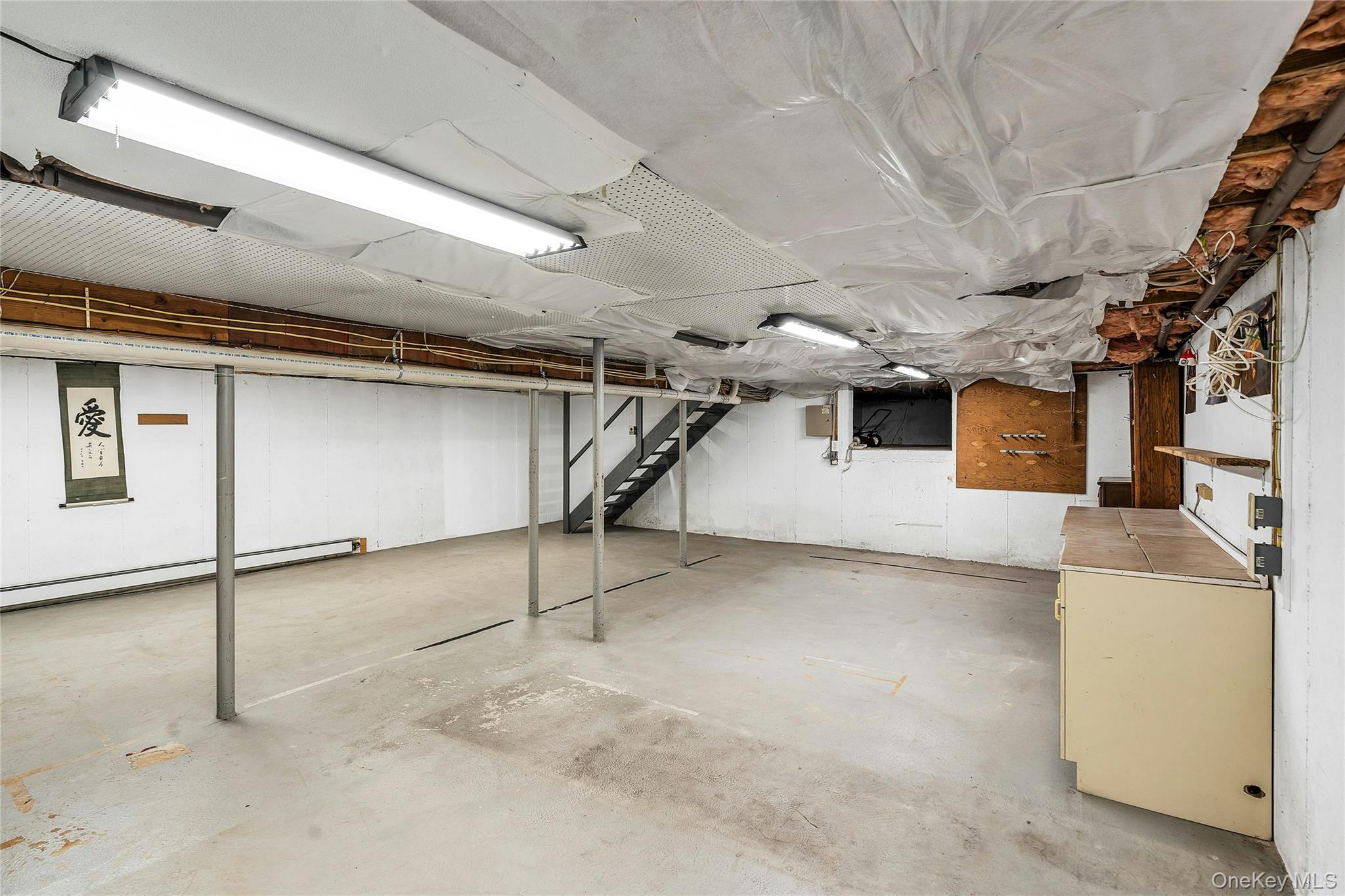 23 Bellows Terrace, Hampton Bays, NY 11946