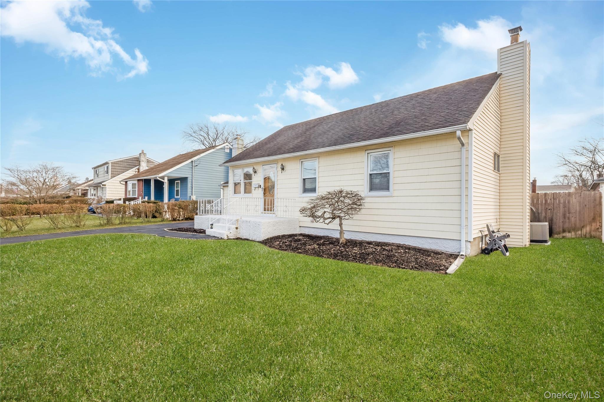 83 Kane Place, North Babylon, NY 11703