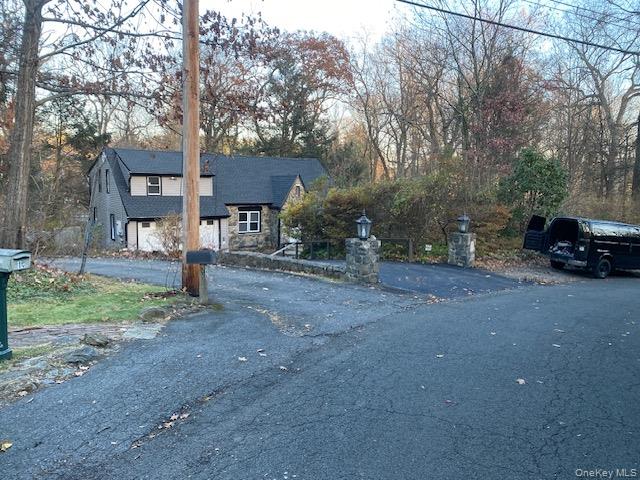 12 Highclere Lane, Valhalla, NY 10595