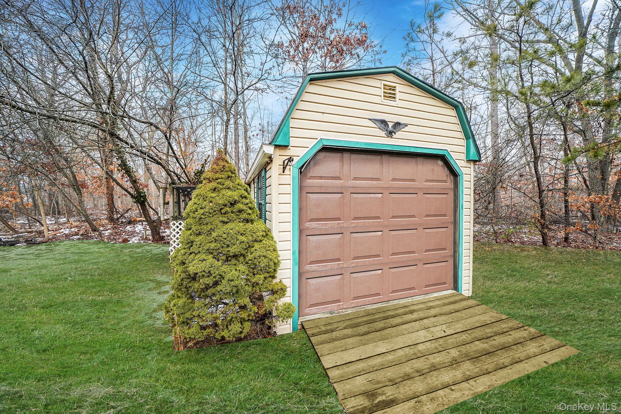 22 Wright Road, Manorville, NY 11949