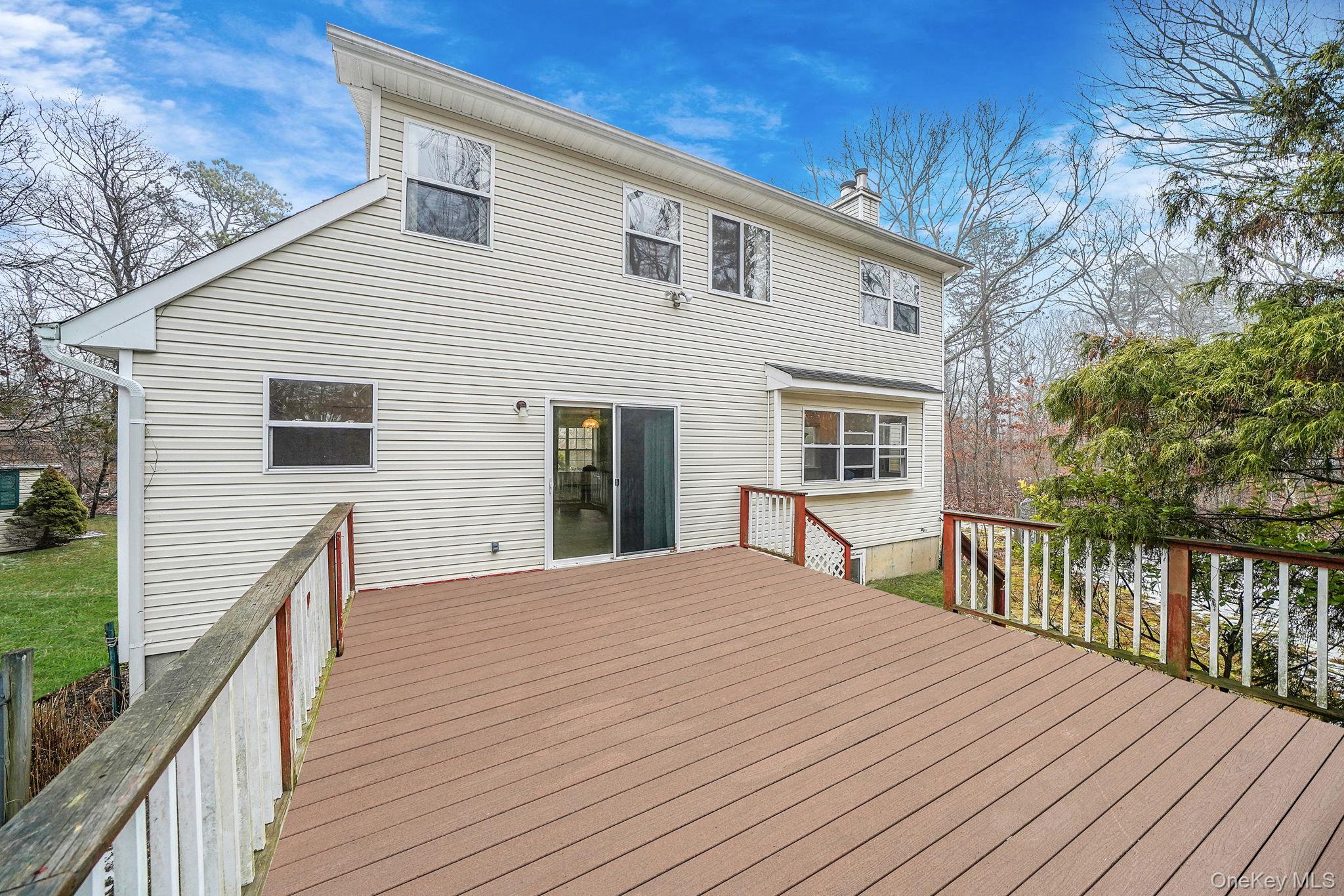 22 Wright Road, Manorville, NY 11949