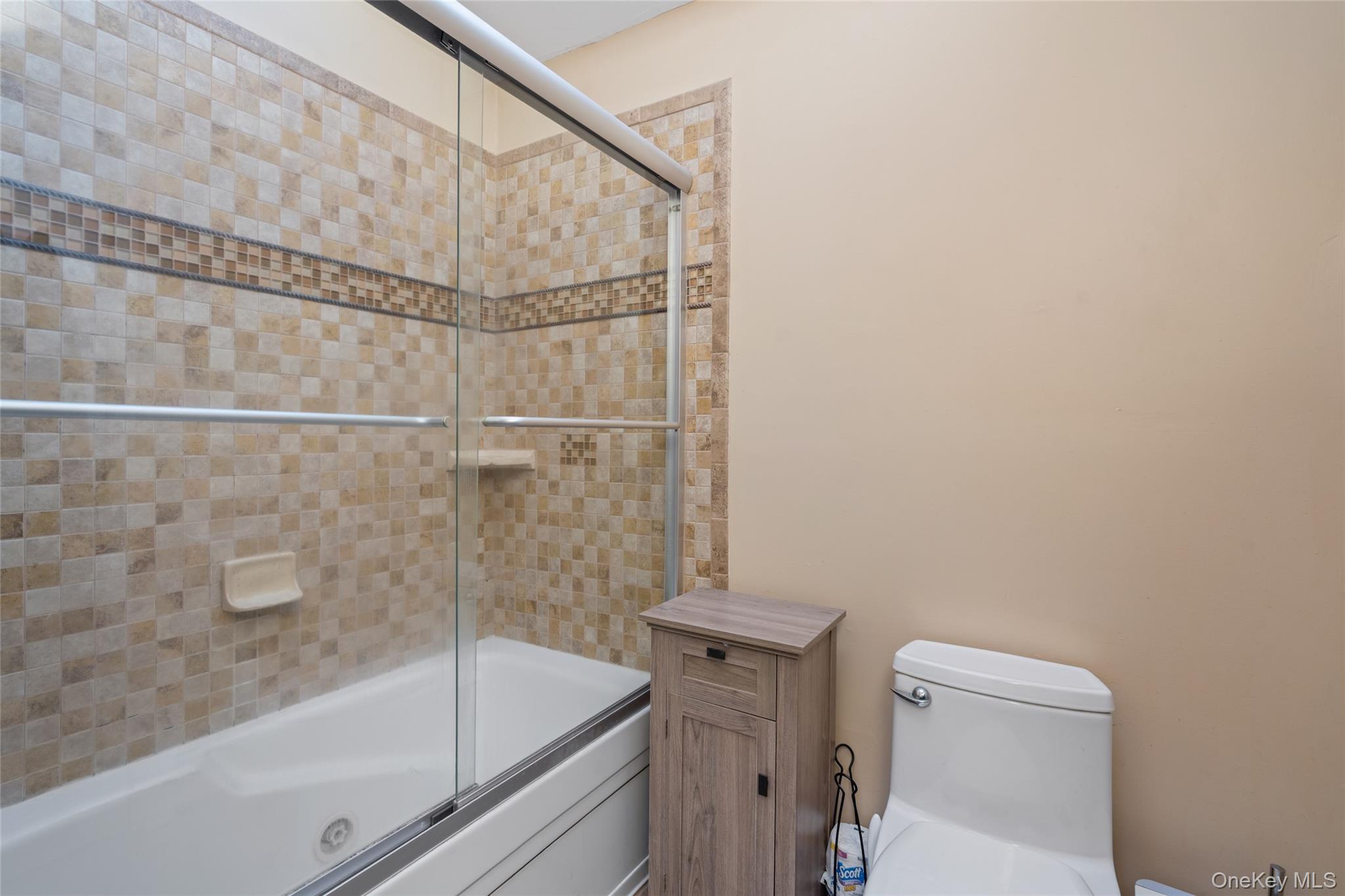 194 Miller Place Road, Miller Place, NY 11764