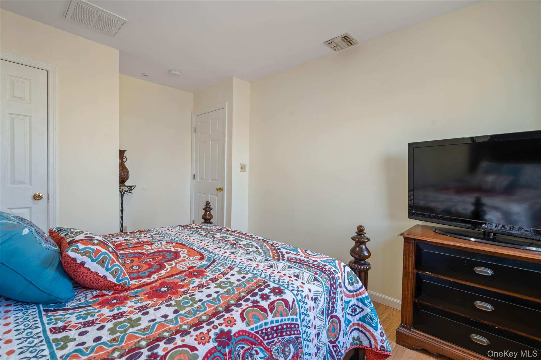 194 Miller Place Road, Miller Place, NY 11764