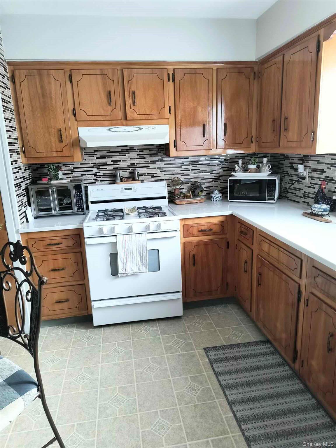 32 Gaffney Street # 1, Glen Cove, NY 11542