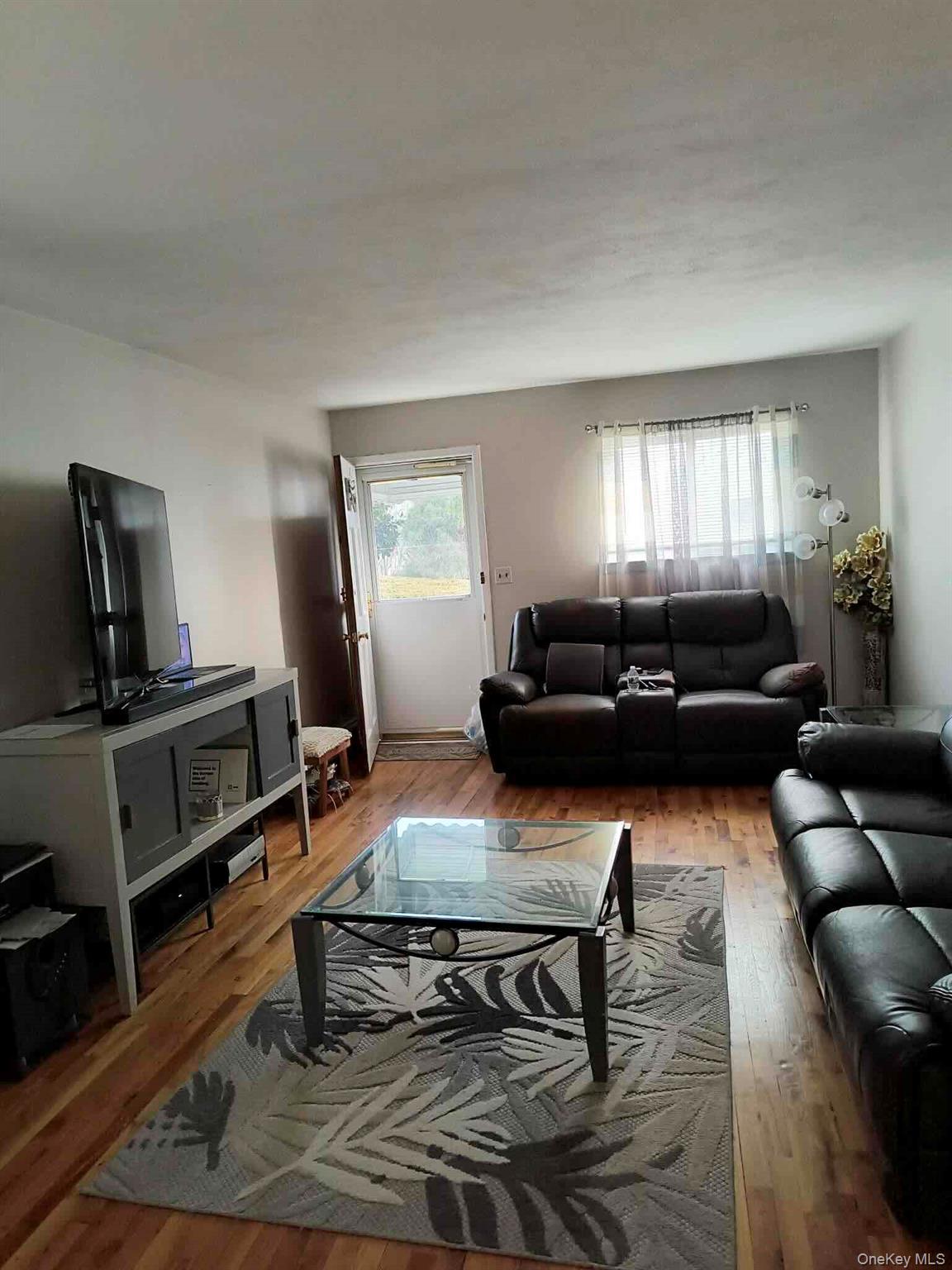 32 Gaffney Street # 1, Glen Cove, NY 11542