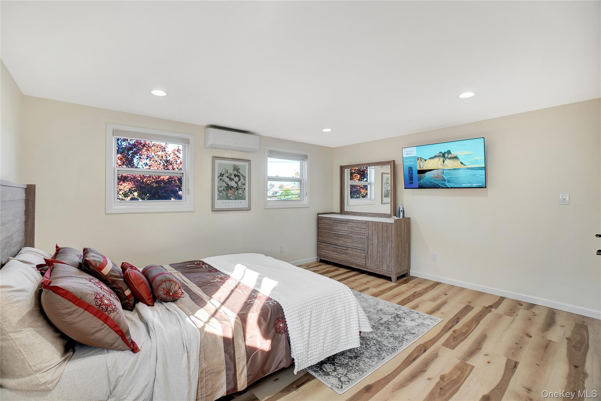 9 Autumn Lane, Hicksville, NY 11801