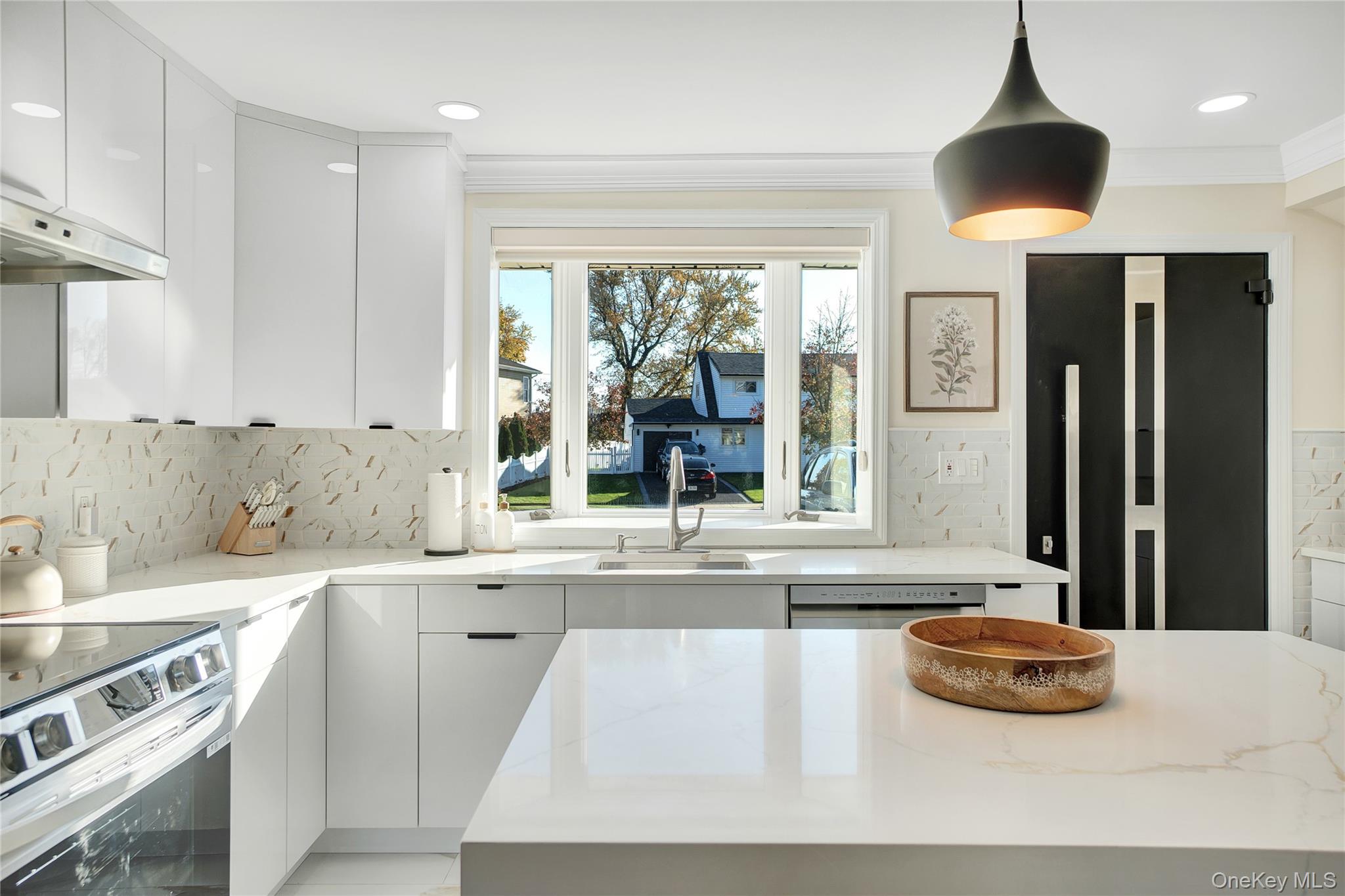 9 Autumn Lane, Hicksville, NY 11801