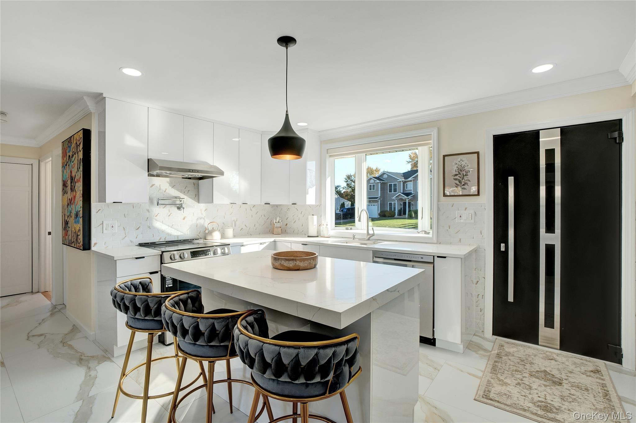 9 Autumn Lane, Hicksville, NY 11801