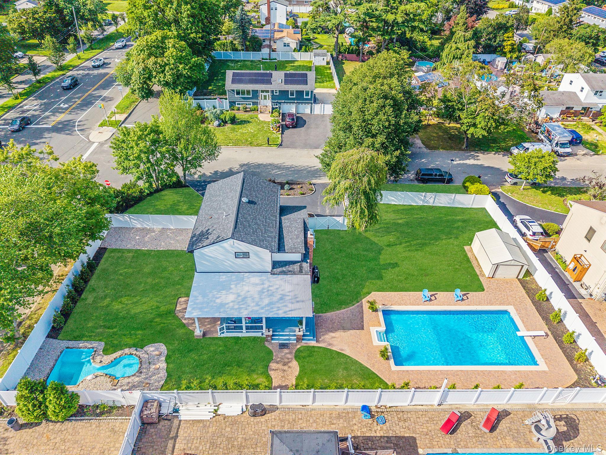 2 Polo Street, Dix Hills, NY 11746