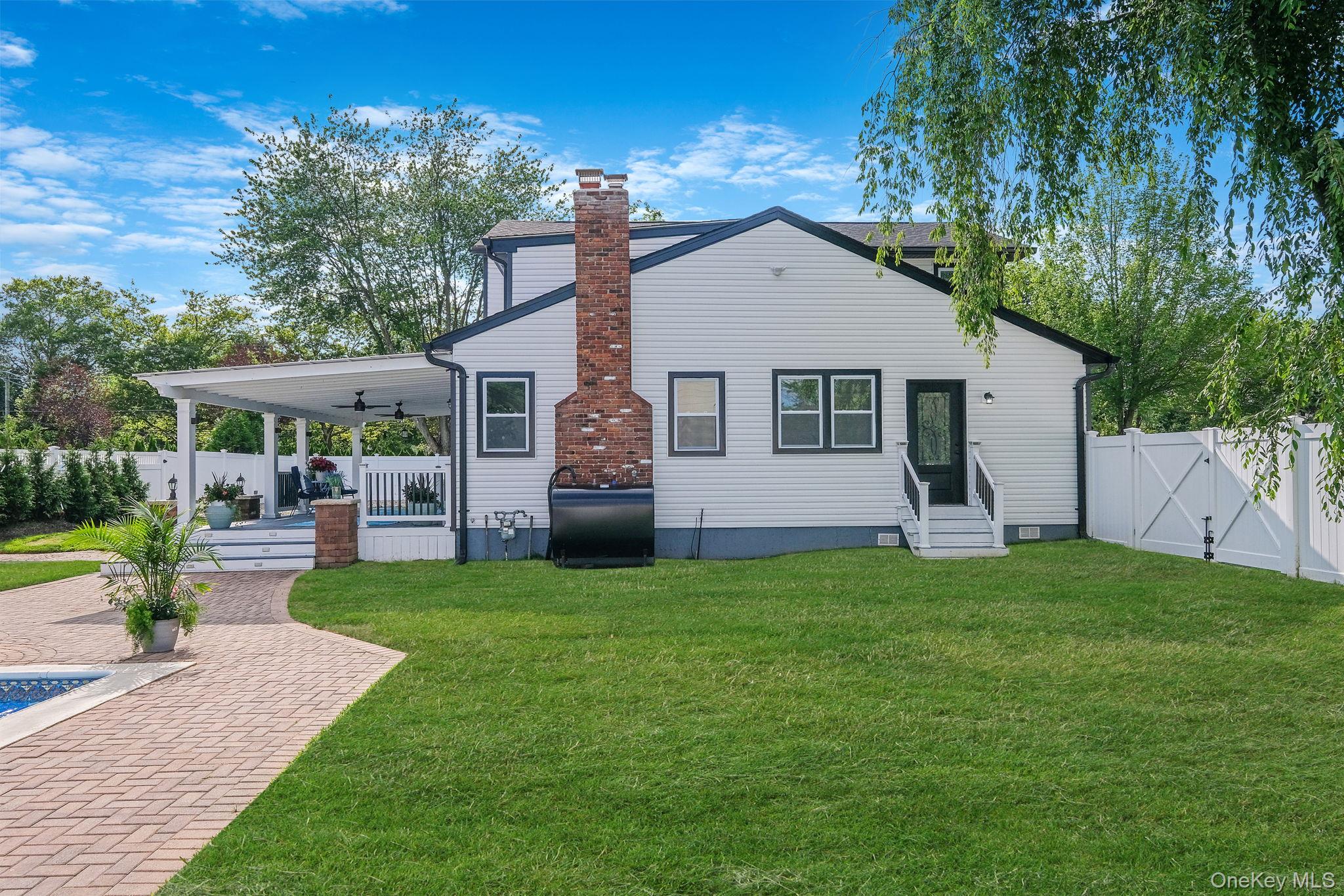 2 Polo Street, Dix Hills, NY 11746