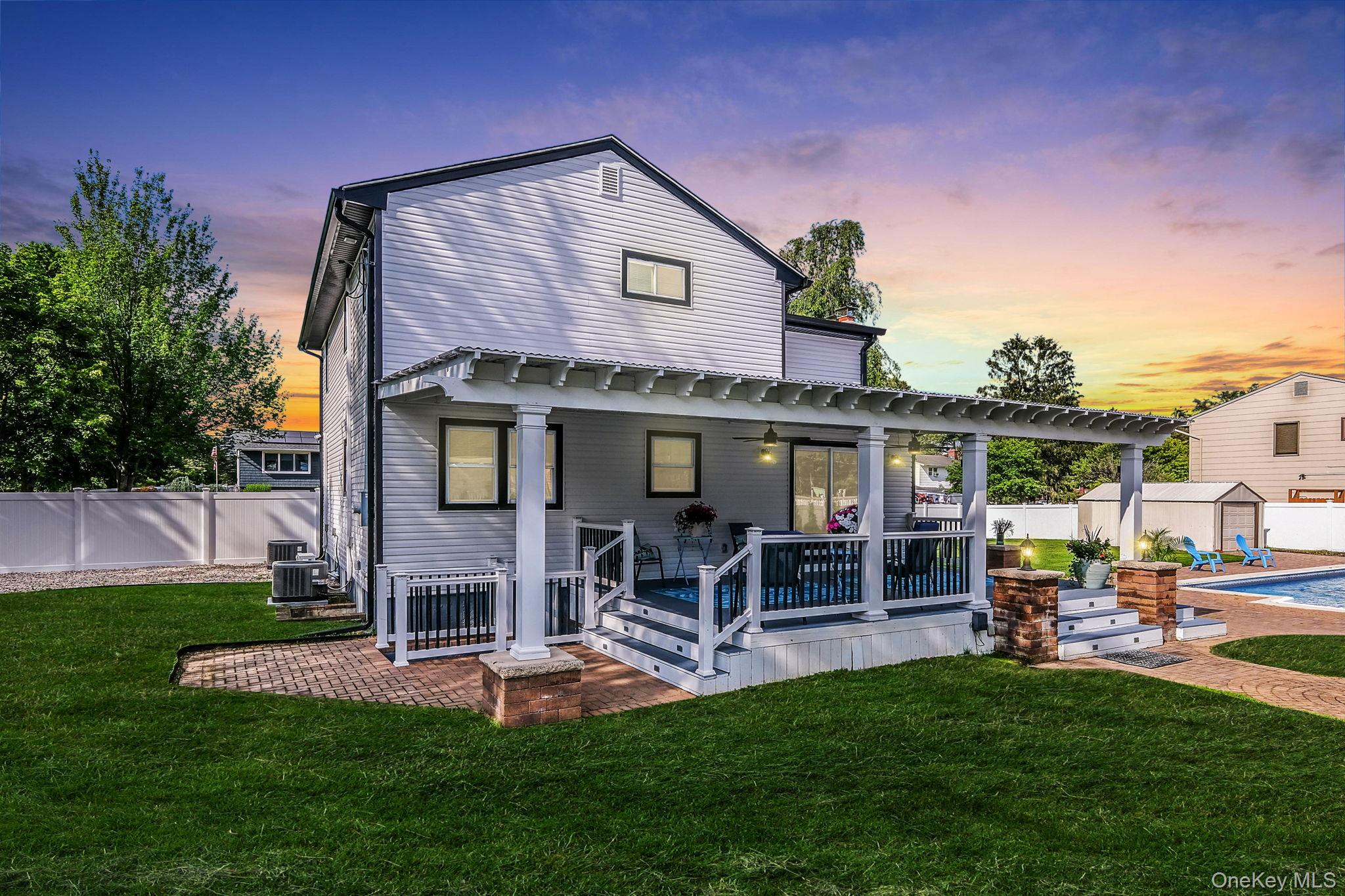 2 Polo Street, Dix Hills, NY 11746