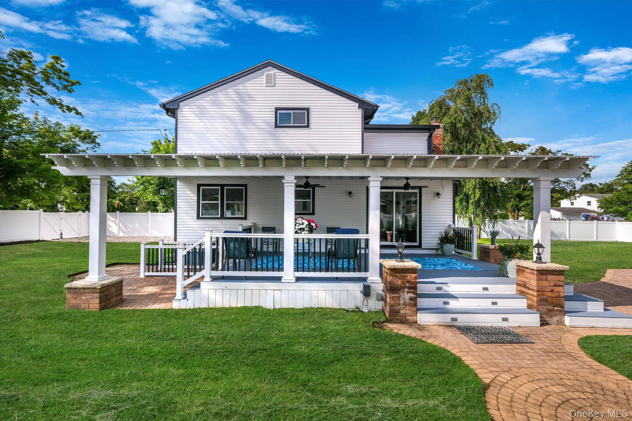 2 Polo Street, Dix Hills, NY 11746