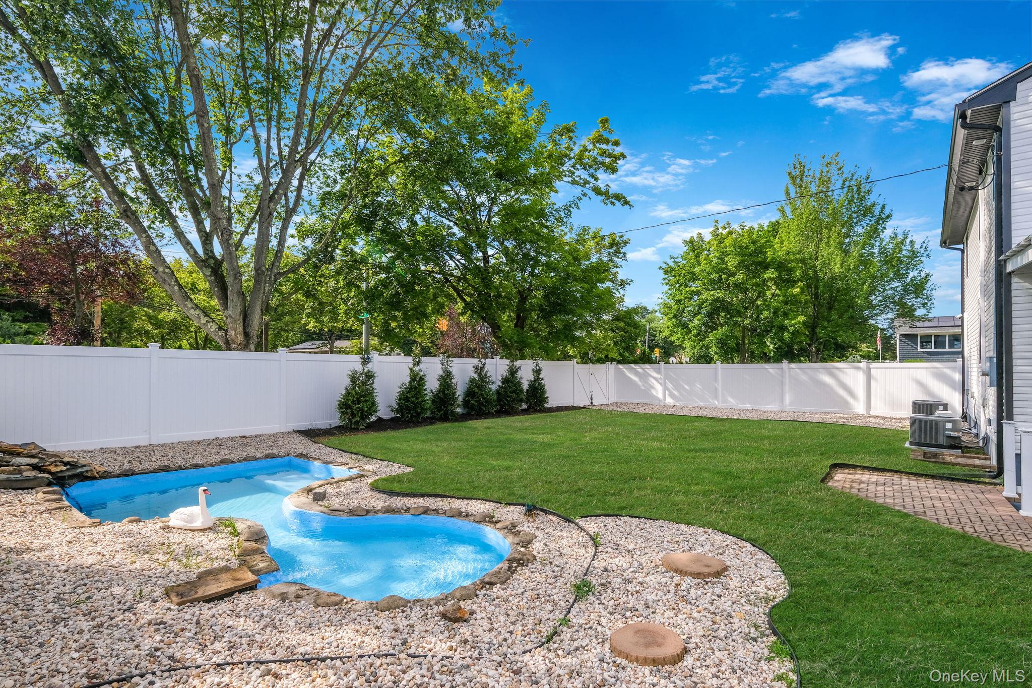 2 Polo Street, Dix Hills, NY 11746