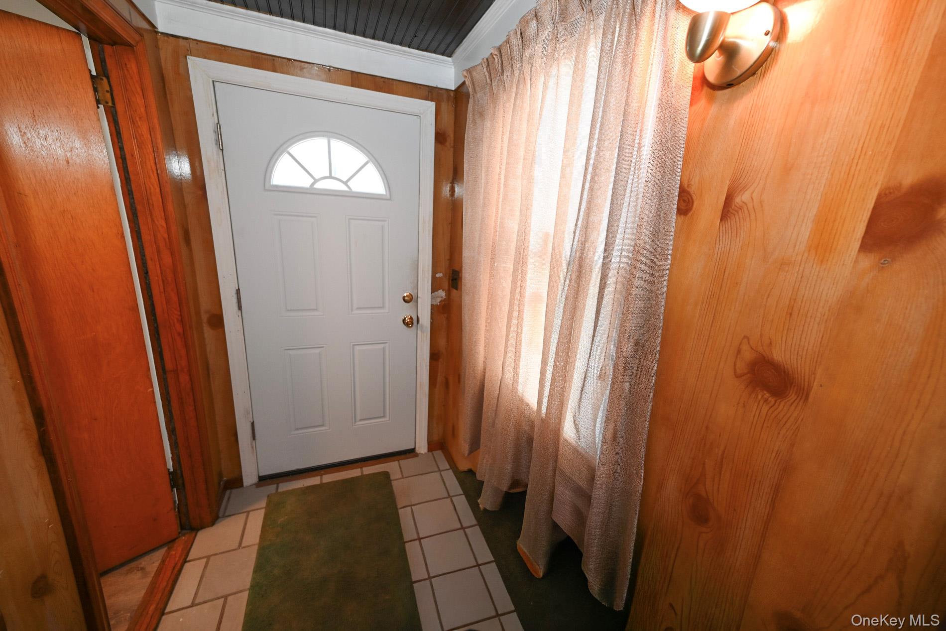 81 Irving Avenue, Floral Park, NY 11001