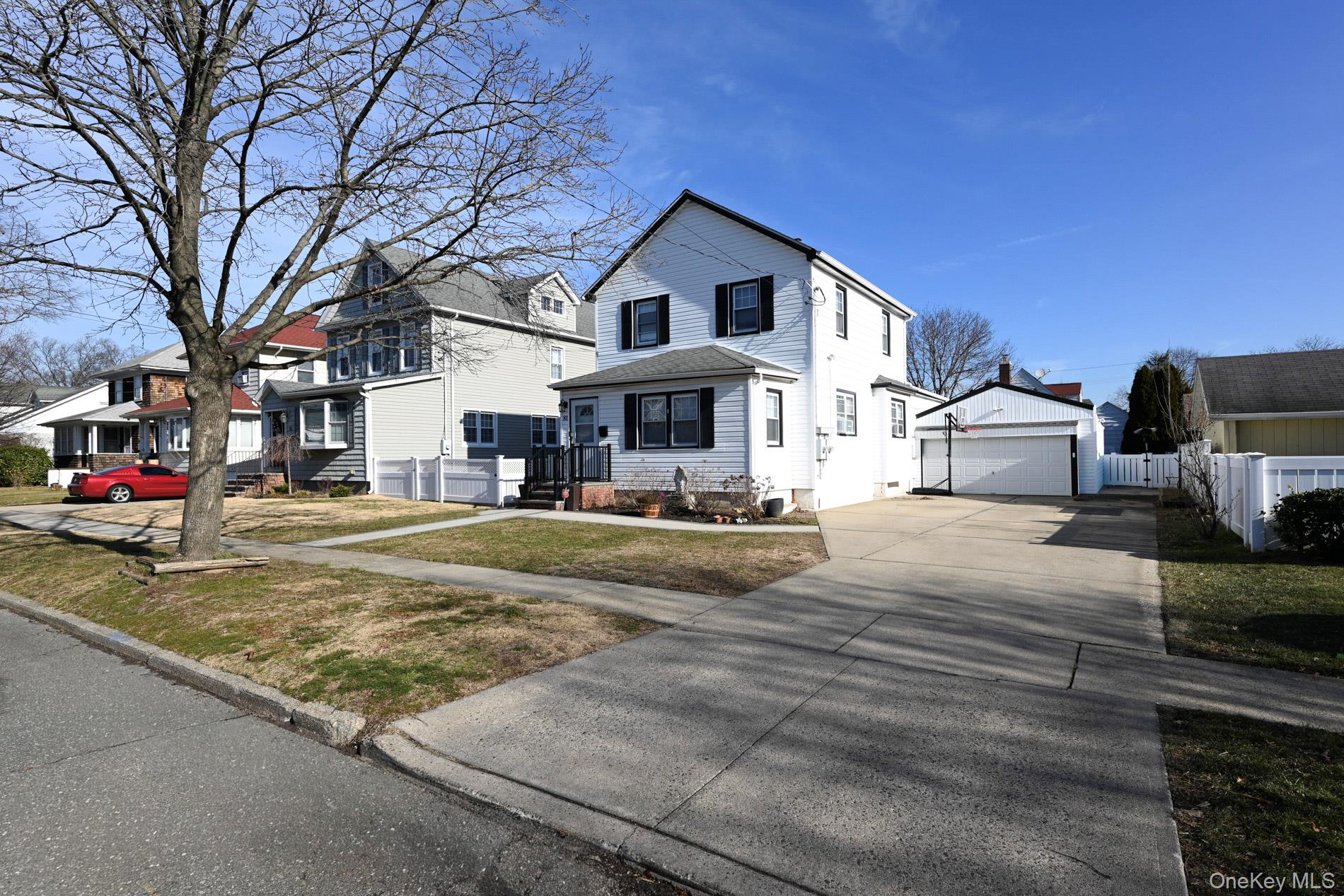 81 Irving Avenue, Floral Park, NY 11001