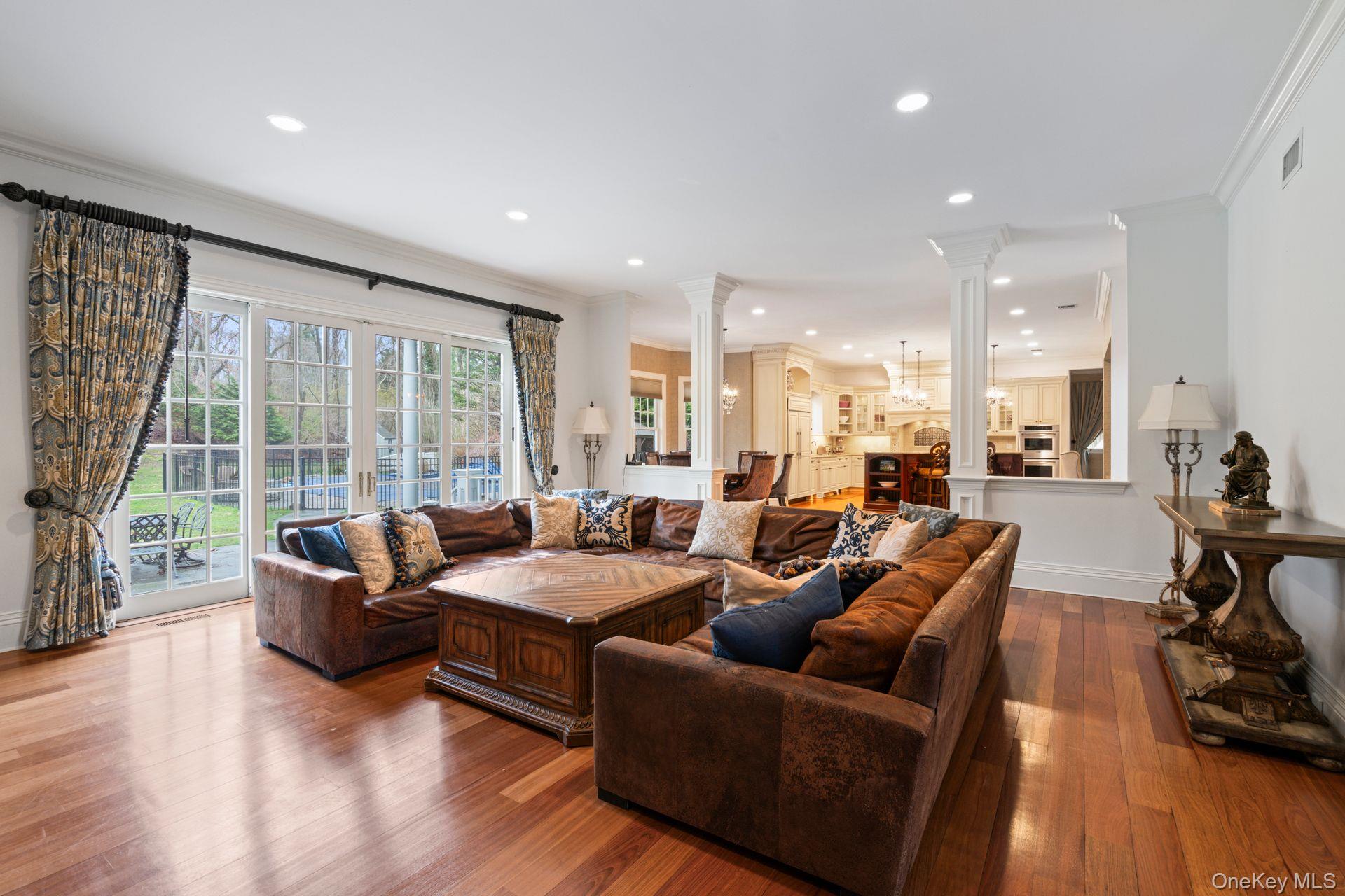 280 Southdown Road, Lloyd Harbor, NY 11743