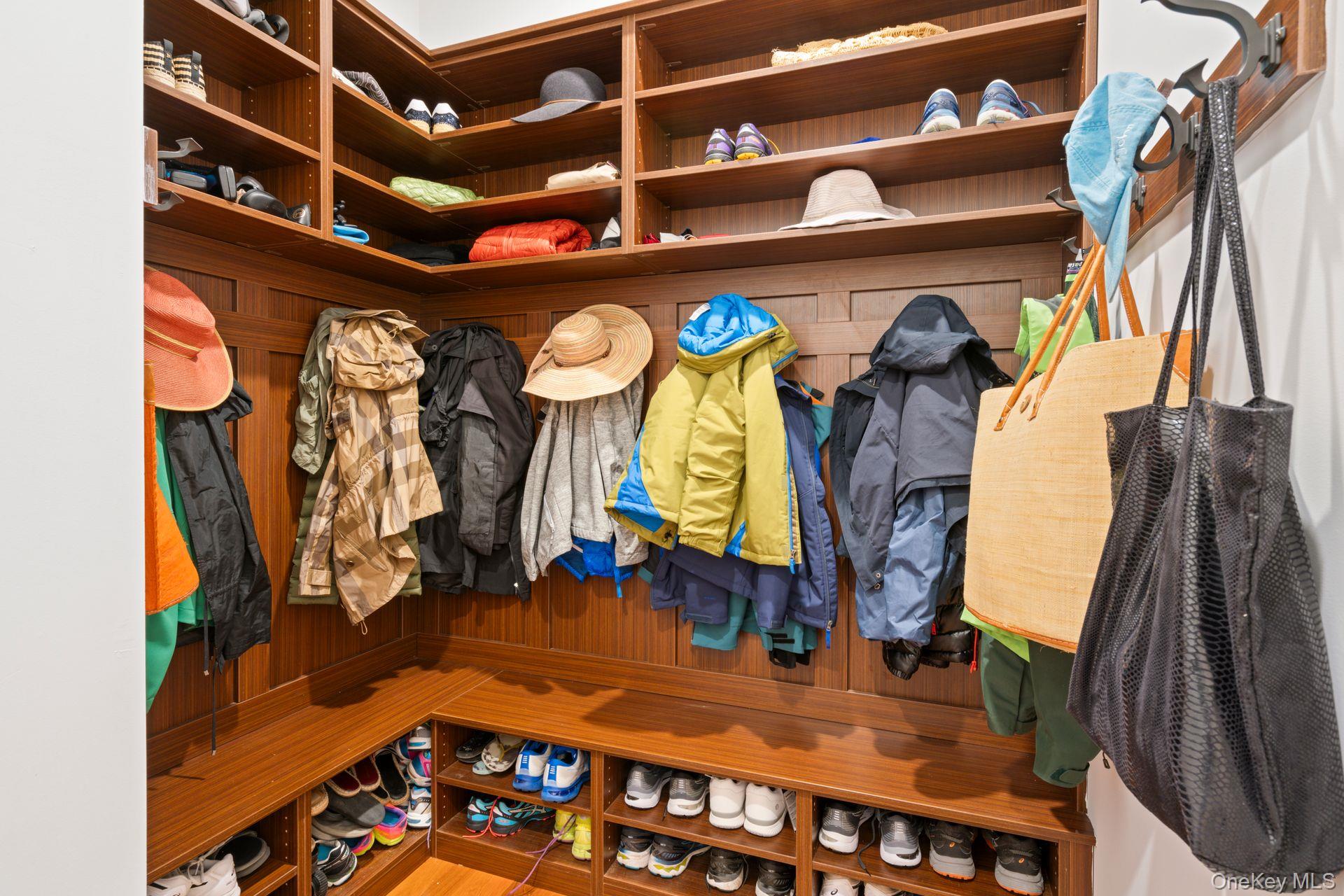 280 Southdown Road, Lloyd Harbor, NY 11743