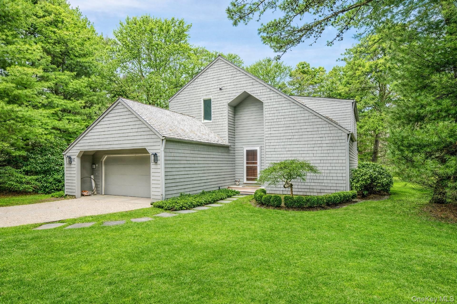 43 Huckleberry Lane, East Hampton, NY 11937